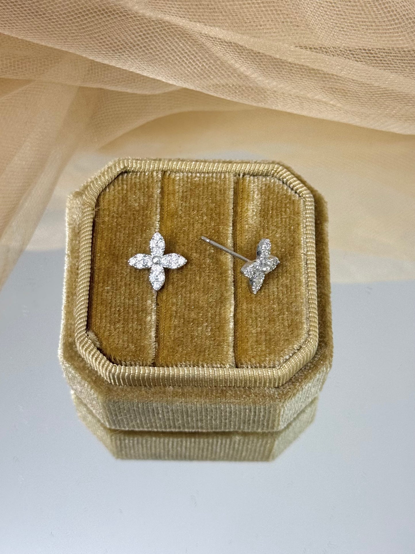 White Gold Earrings 4758