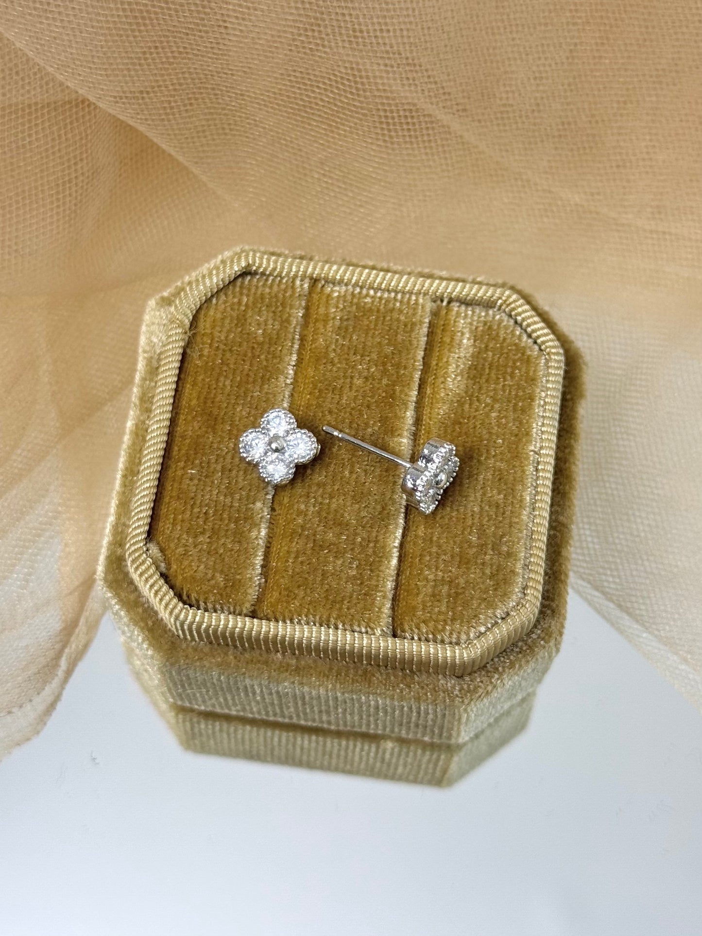 White Gold Earrings 4757