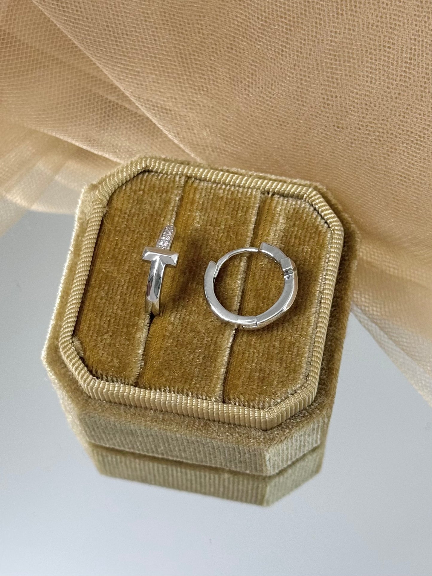 White Gold Earrings 4747