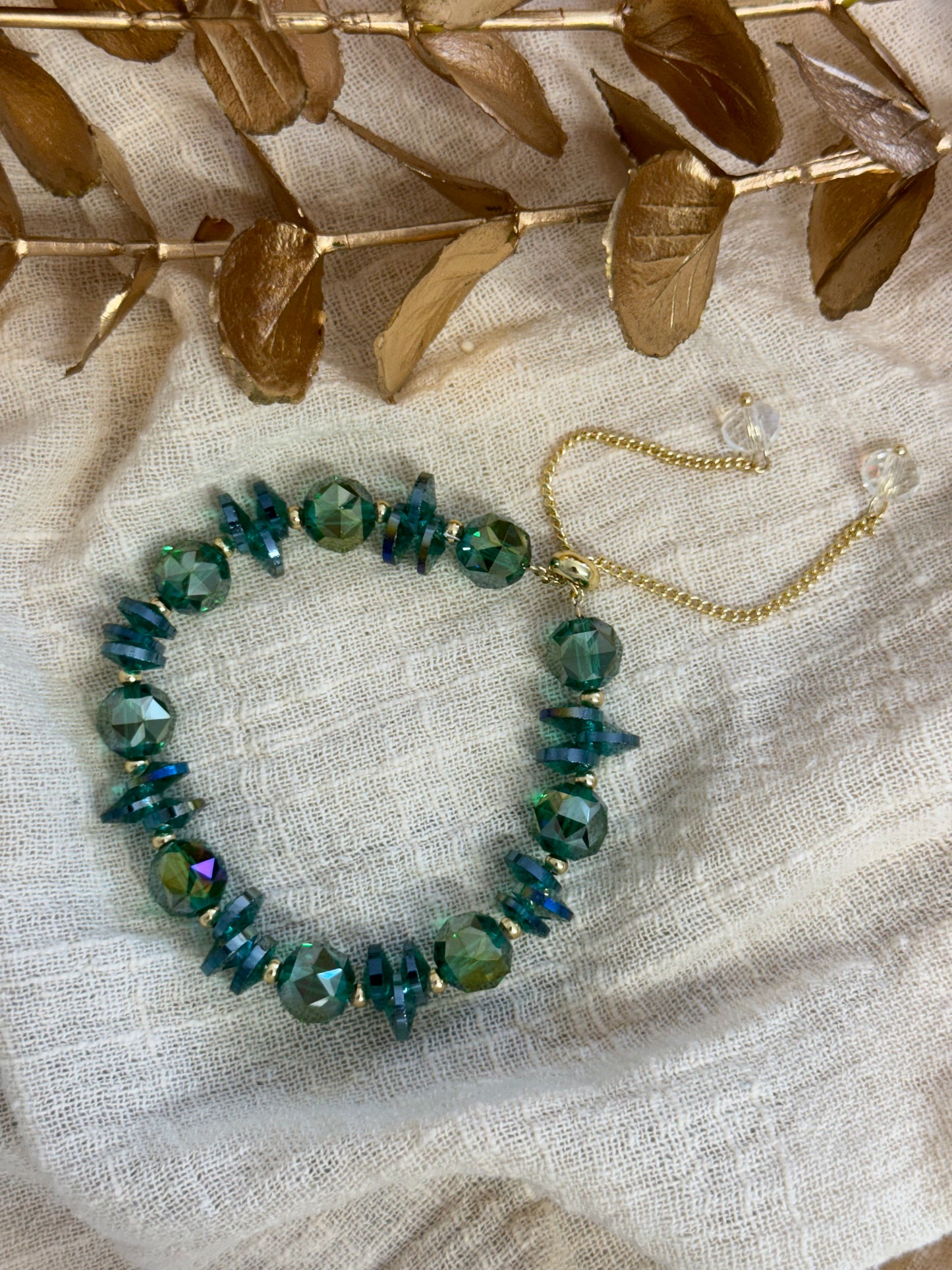 timeless jewellery, perfect gift for her, elegant jewellery, dainty jewellery, simple jewellery, classic gold bracelet, fashion accessories, sleek jewellery, trendy jewellery, lightweight bracelet, stylish jewellery, simple bracelet, dangling bracelet, dangle, multicolored bracelet, beaded bracelet
green bracelet, green beads bracelet, green and blue beads