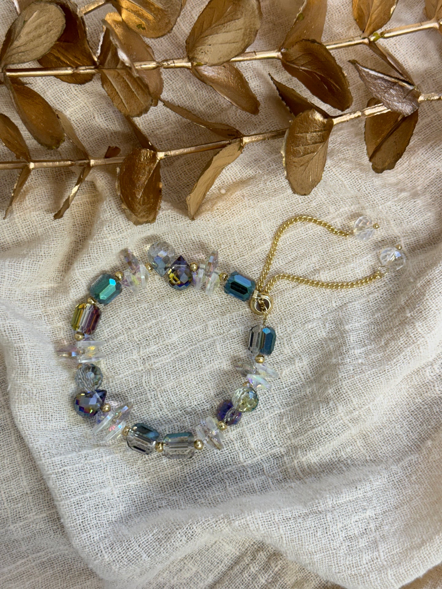timeless jewellery, perfect gift for her, elegant jewellery, dainty jewellery, simple jewellery, classic gold bracelet, fashion accessories, sleek jewellery, trendy jewellery, lightweight bracelet, stylish jewellery, simple bracelet, dangling bracelet, dangle, multicolored bracelet, beaded bracelet