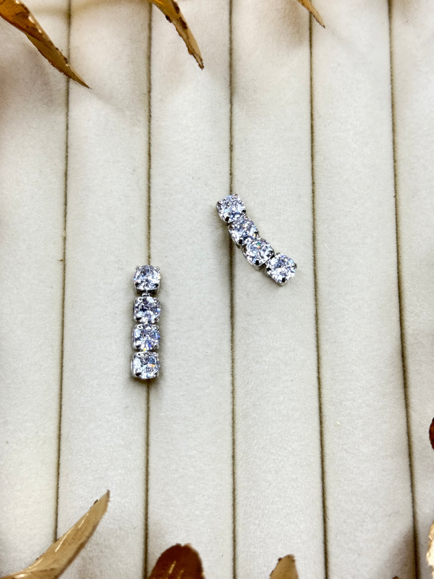 White Gold Earrings 1670