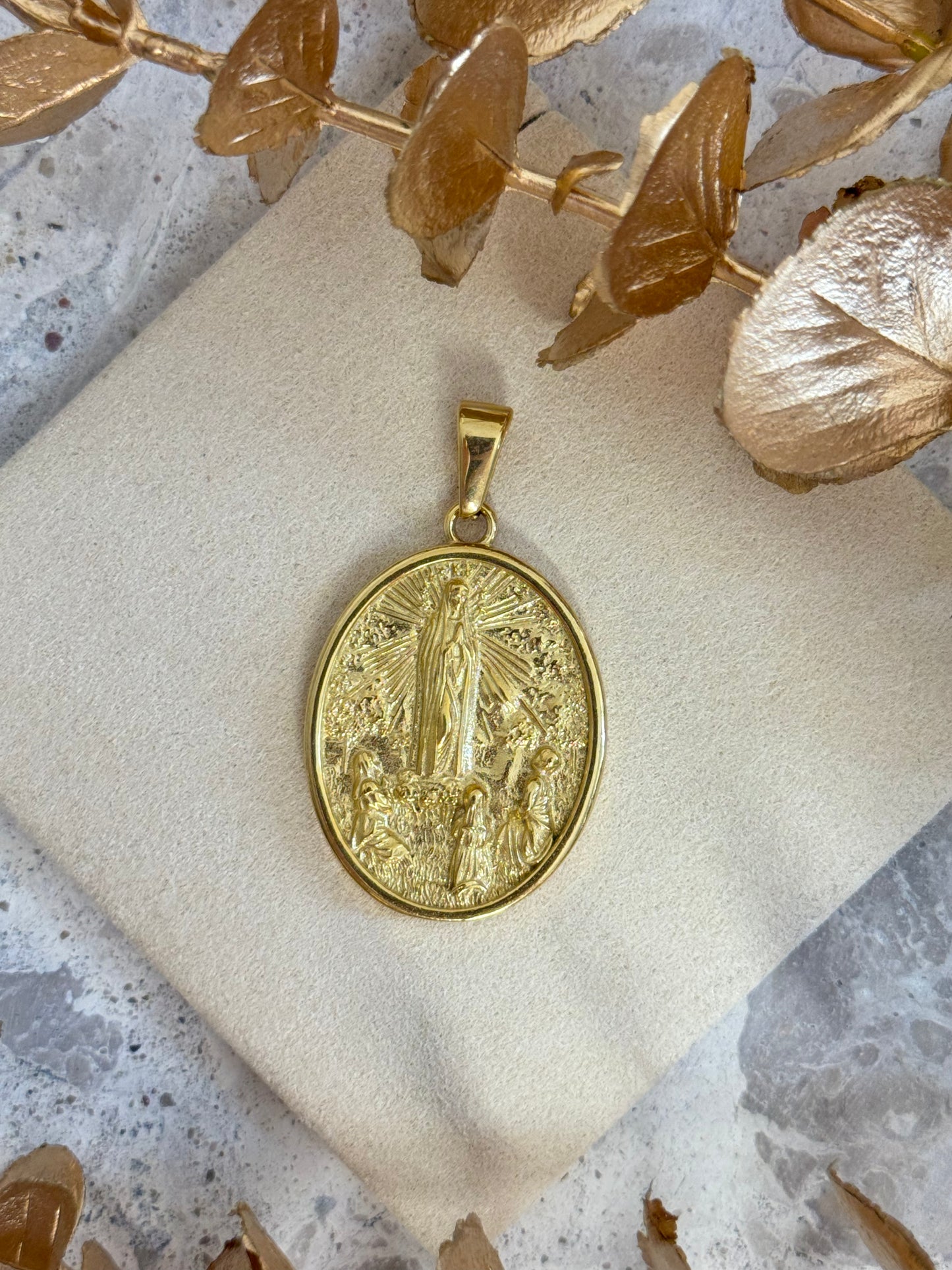 gold pendant, simple pendant, timeless design pendant, pendant for any occasion, cute pendant, versatile pendant, pendant for necklace, bold pendant, statement pendant, religious pendant, cross pendant, faith pendant