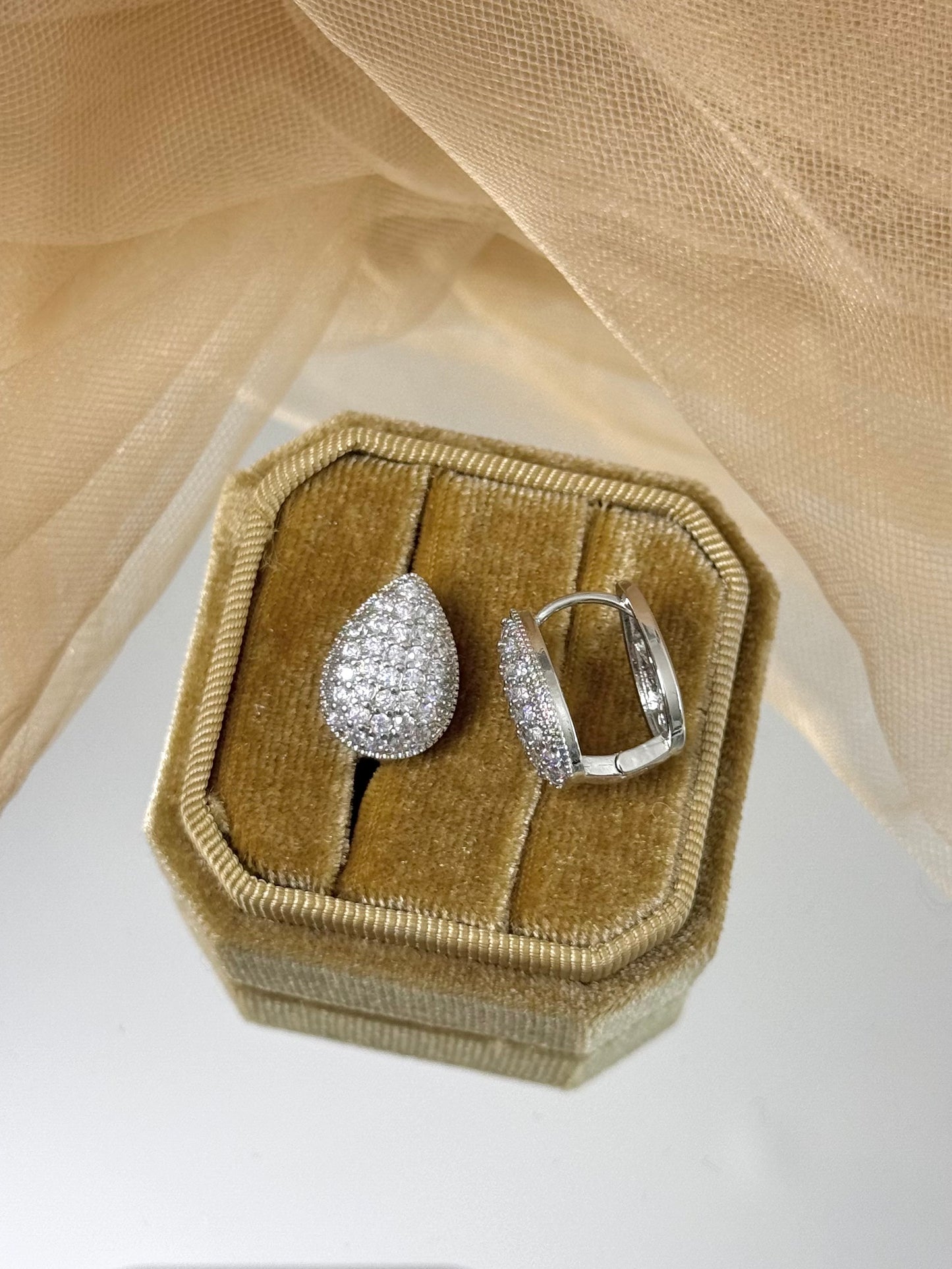 White Gold Earrings 4752