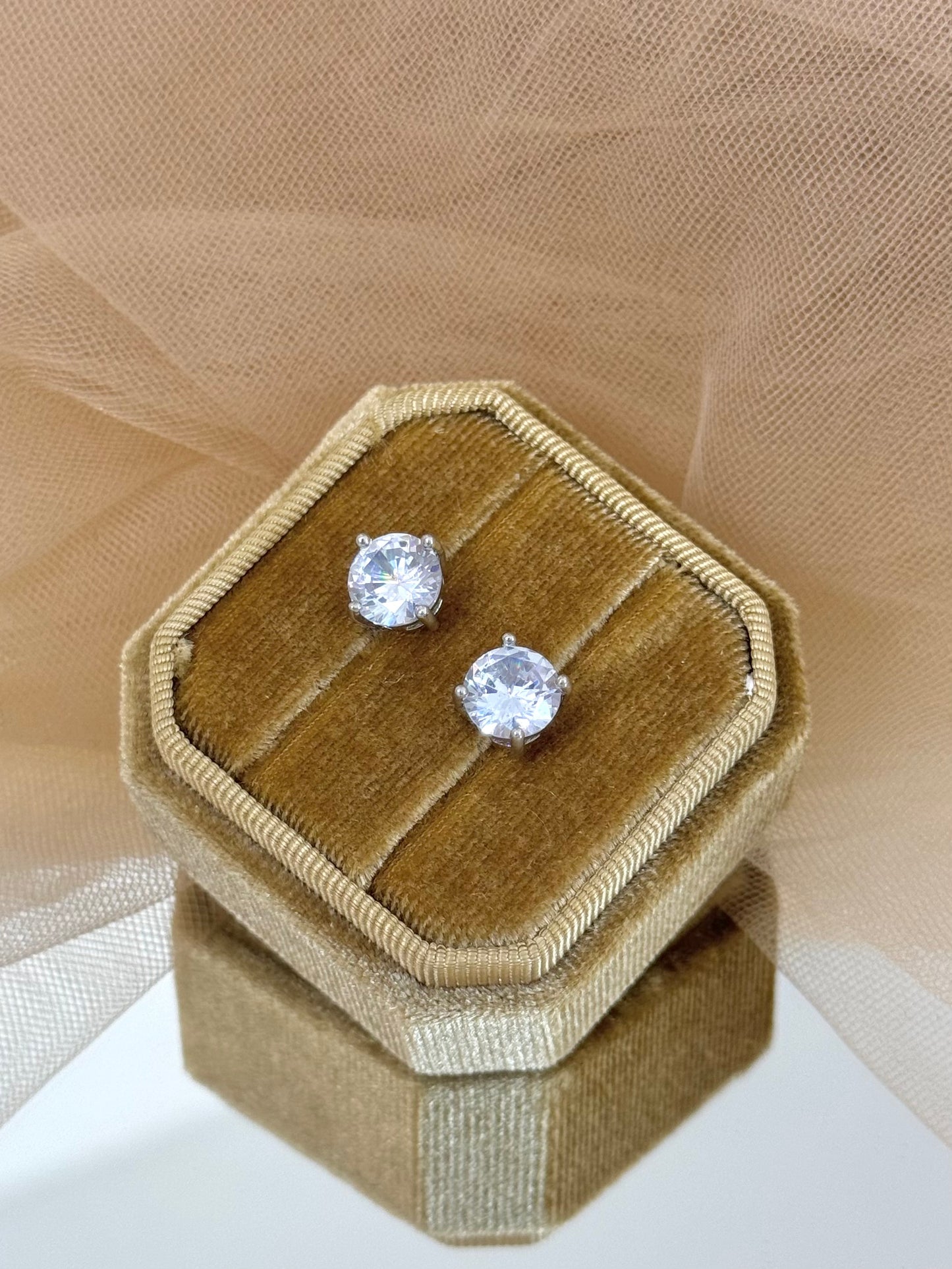 stone earrings, white gold earrings, stud earrings, australia earrings, simple earrings, sparkling earrings, affordable earrings, cheap earrings, waterproof earrings, earrings for any occasion, diamond earrings