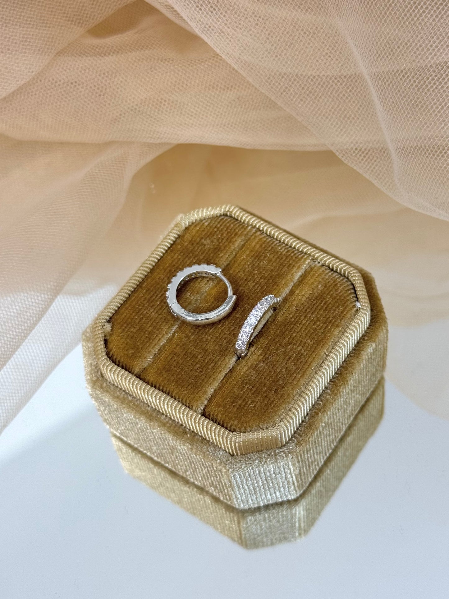 stone earrings, white gold earrings, hoop earrings, australia earrings, simple earrings, sparkling earrings, affordable earrings, cheap earrings, waterproof earrings, earrings for any occasion