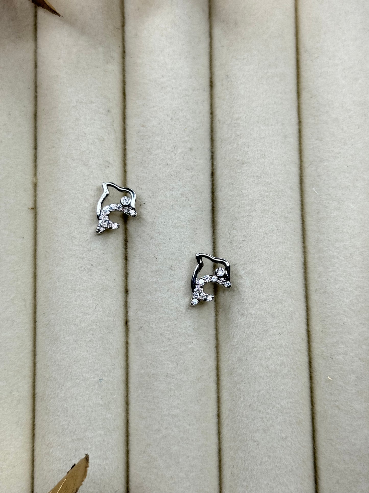 White Gold Earrings 1673