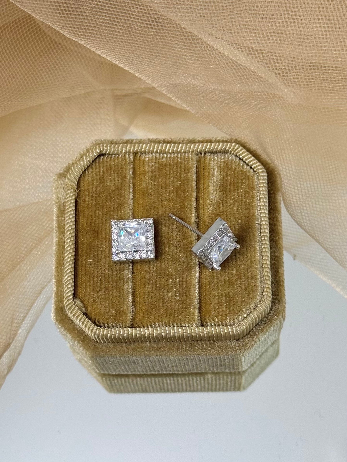 White Gold Earrings 4754
