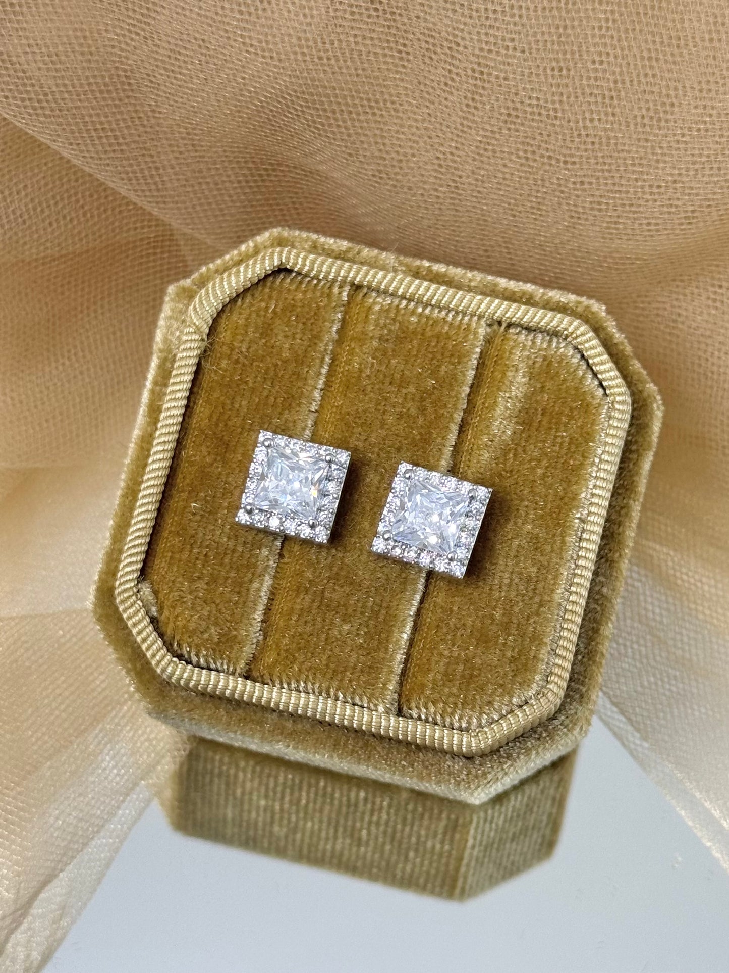White Gold Earrings 4754