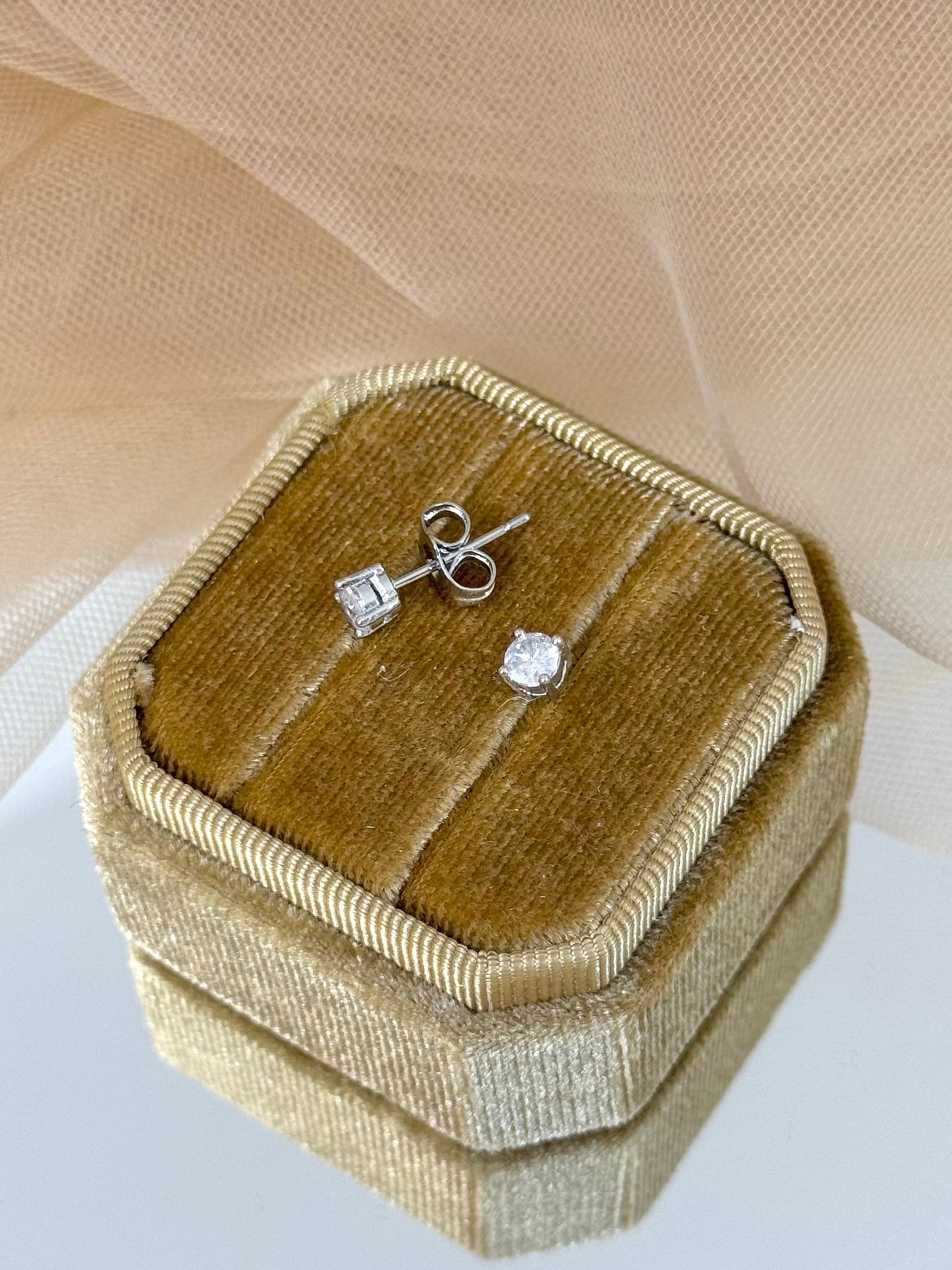 White Gold Earrings 3595