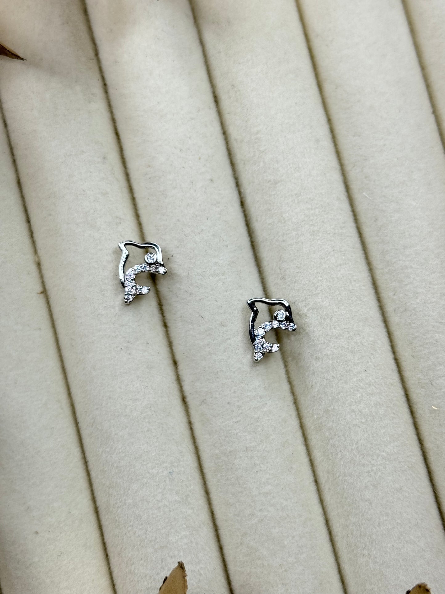 White Gold Earrings 1673