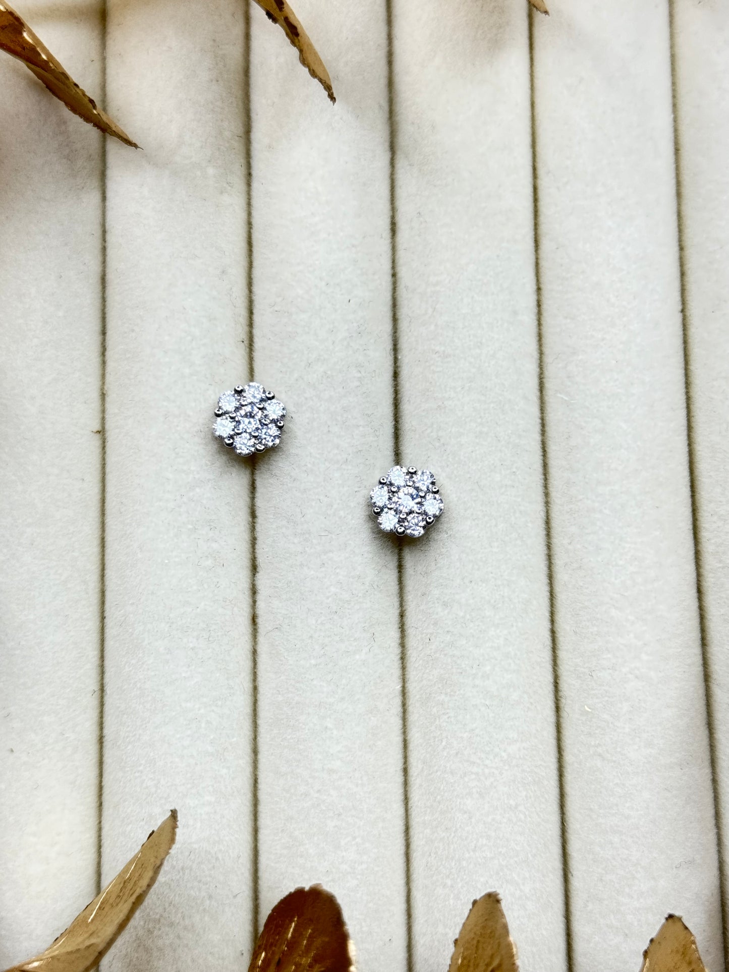 White Gold Earrings 1694