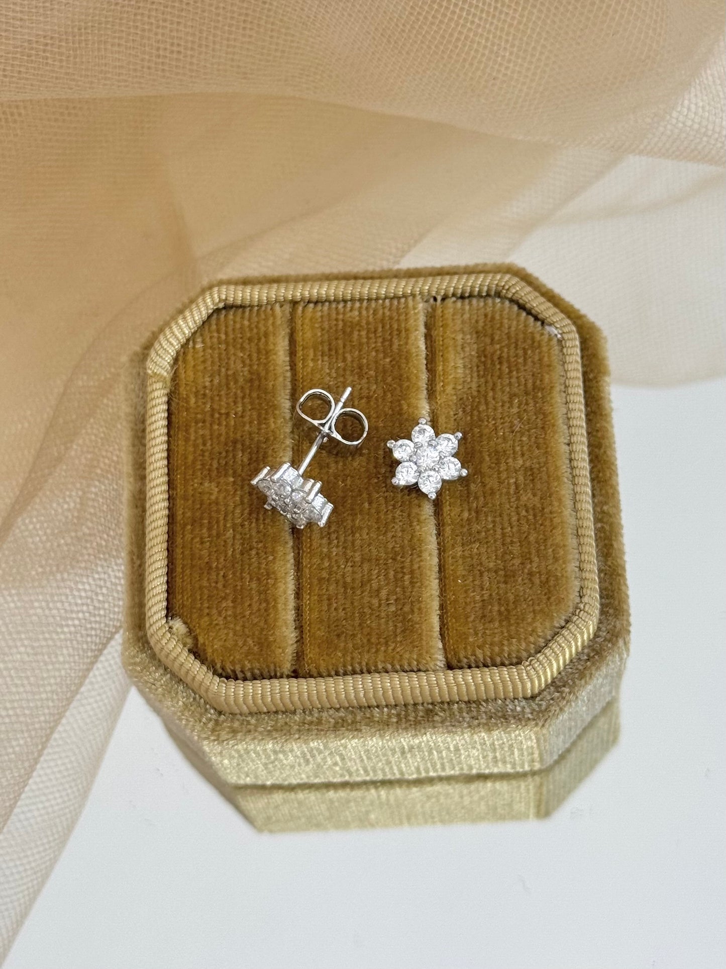 White Gold Earrings 1699