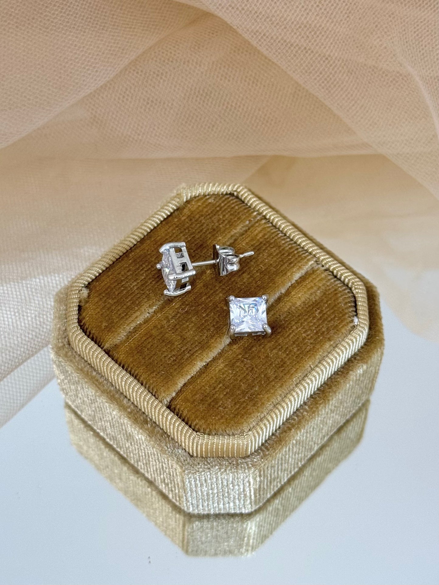 White Gold Earrings 3599