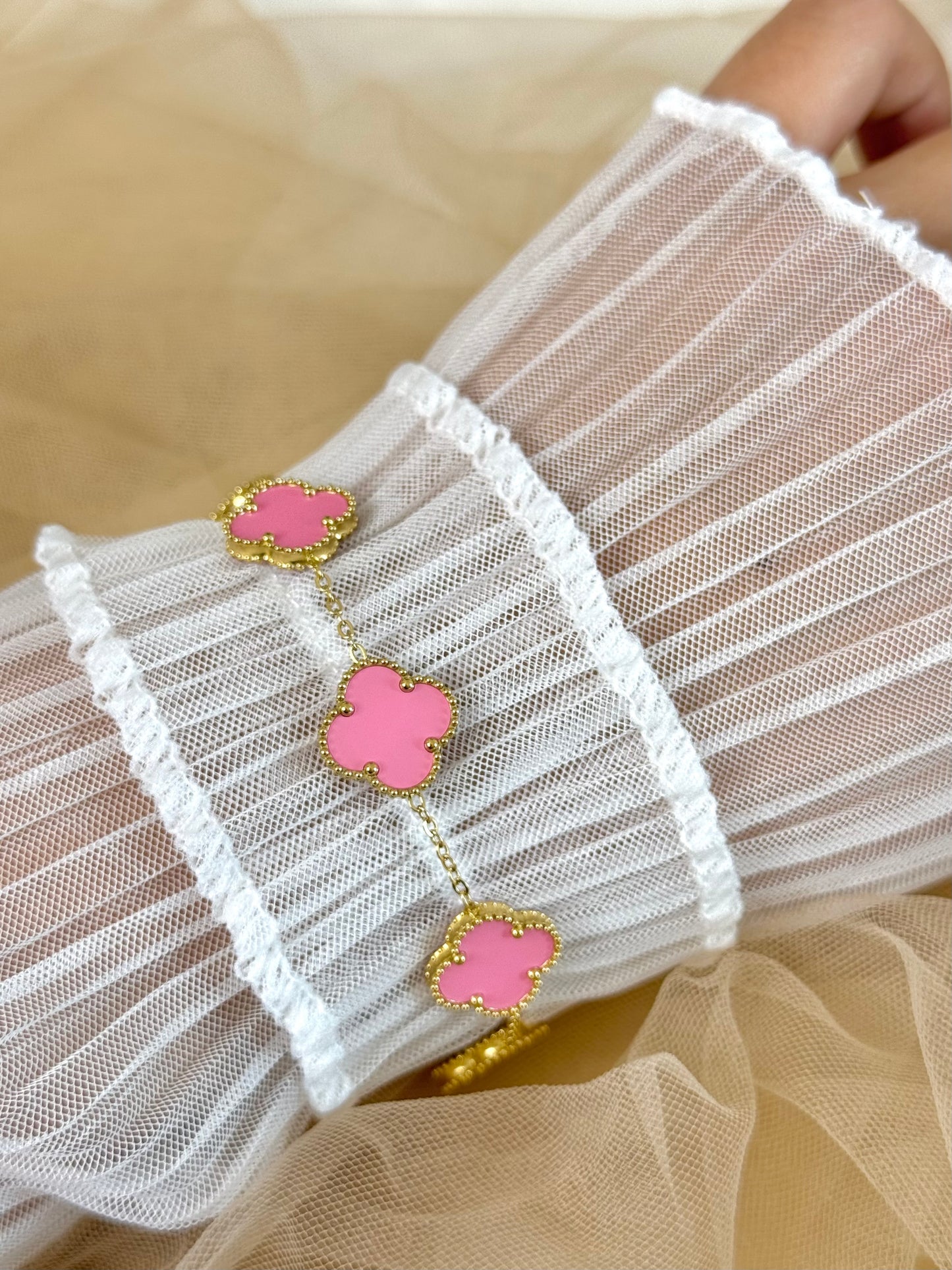large clover, large clover pink, pink clover bracelet, bracelet clover in pink, clover bracelet