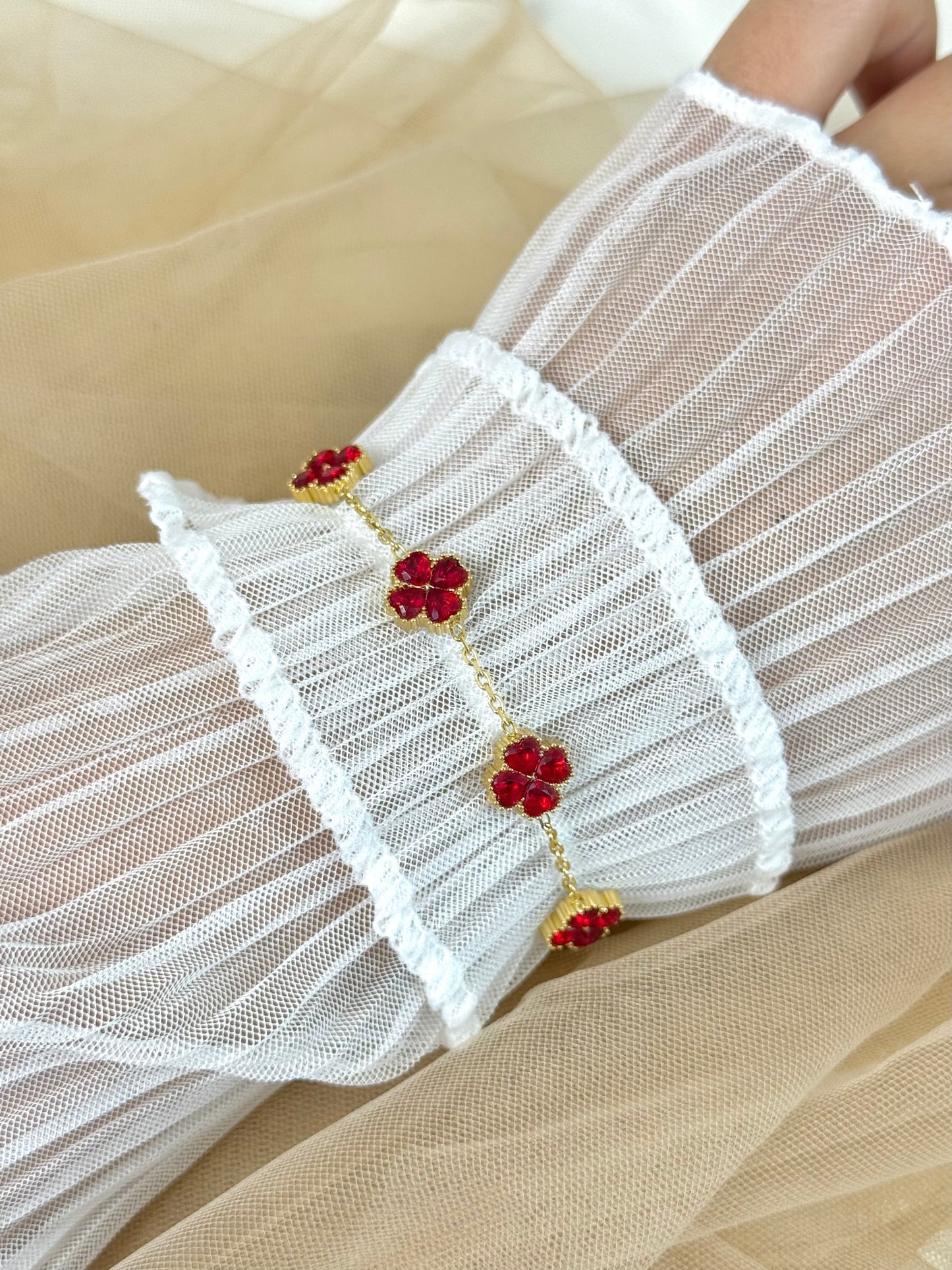 cute clover bracelet, small red clover bracelet, shiny clover, red sparkle, coloured bracelet
