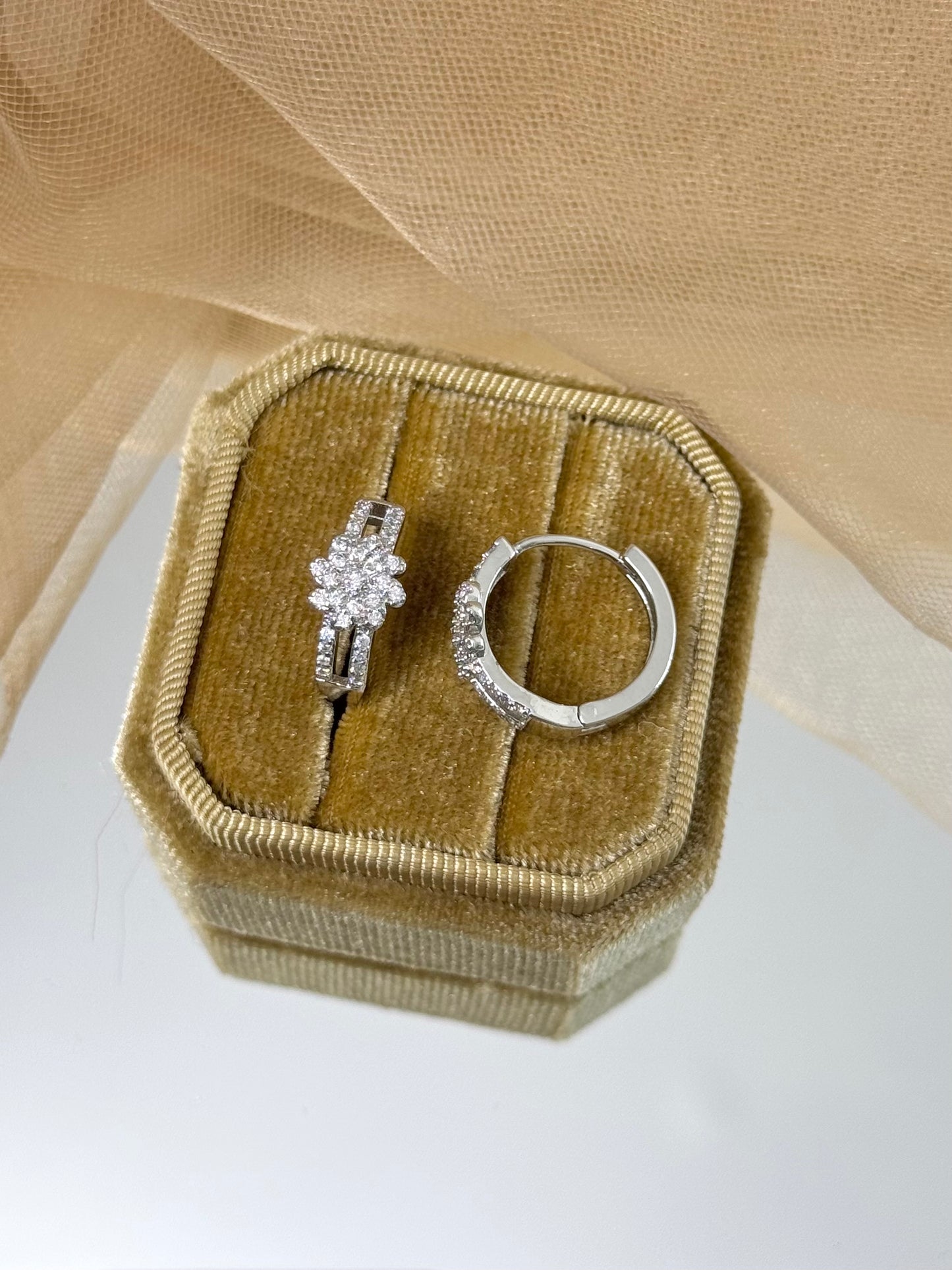 White Gold Earrings 4746