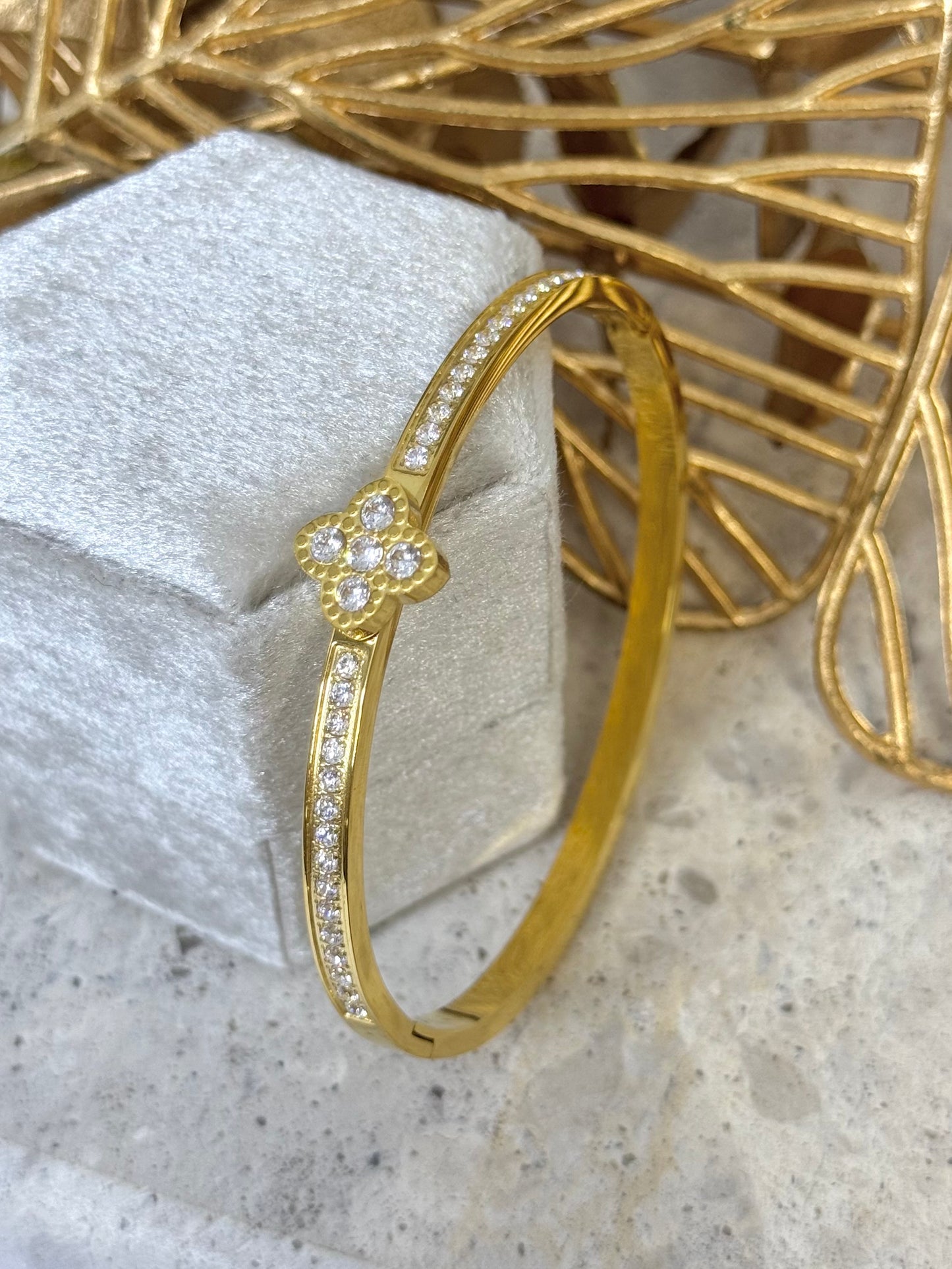 Eviana Clover Bangle