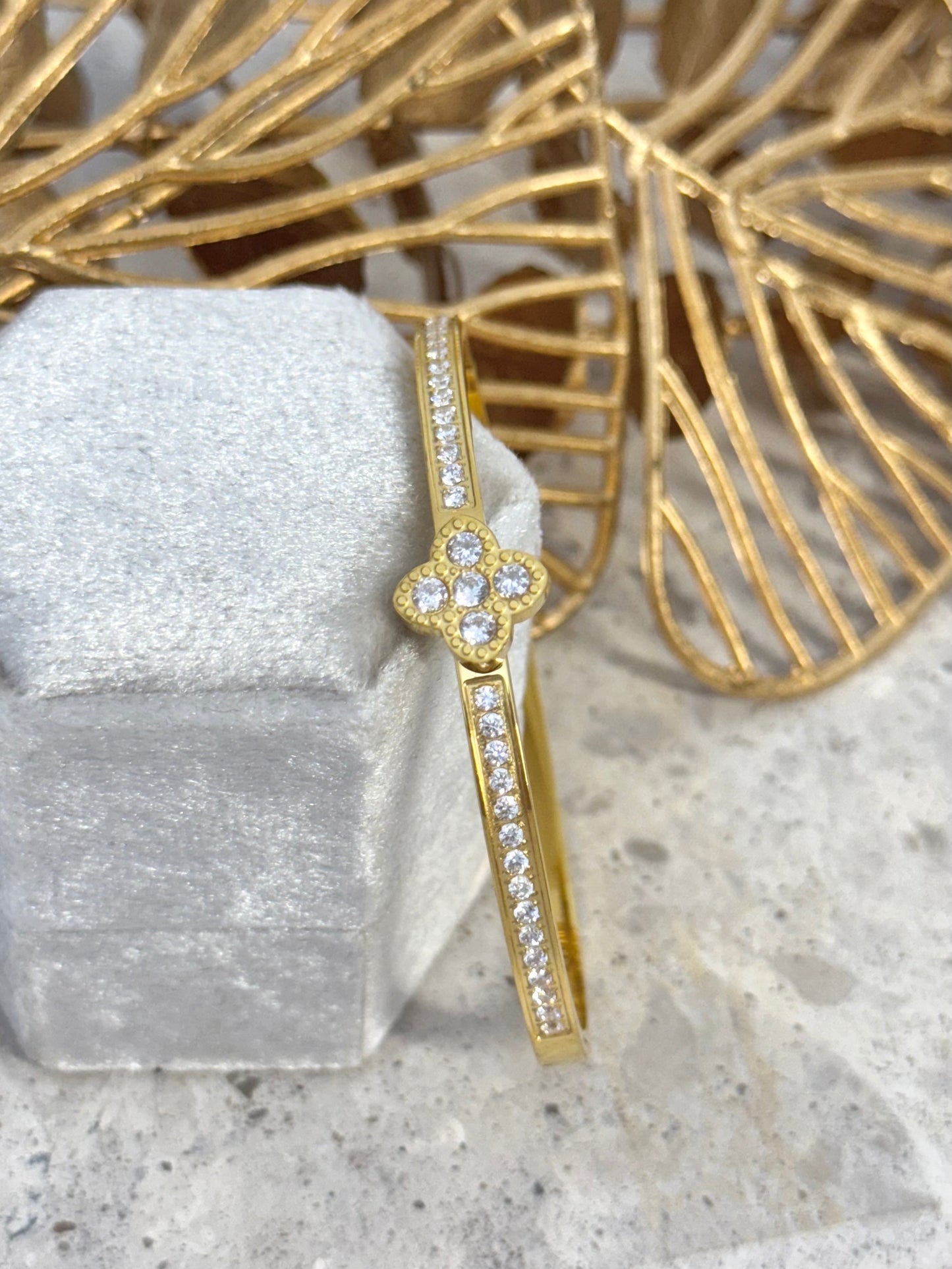 Eviana Clover Bangle