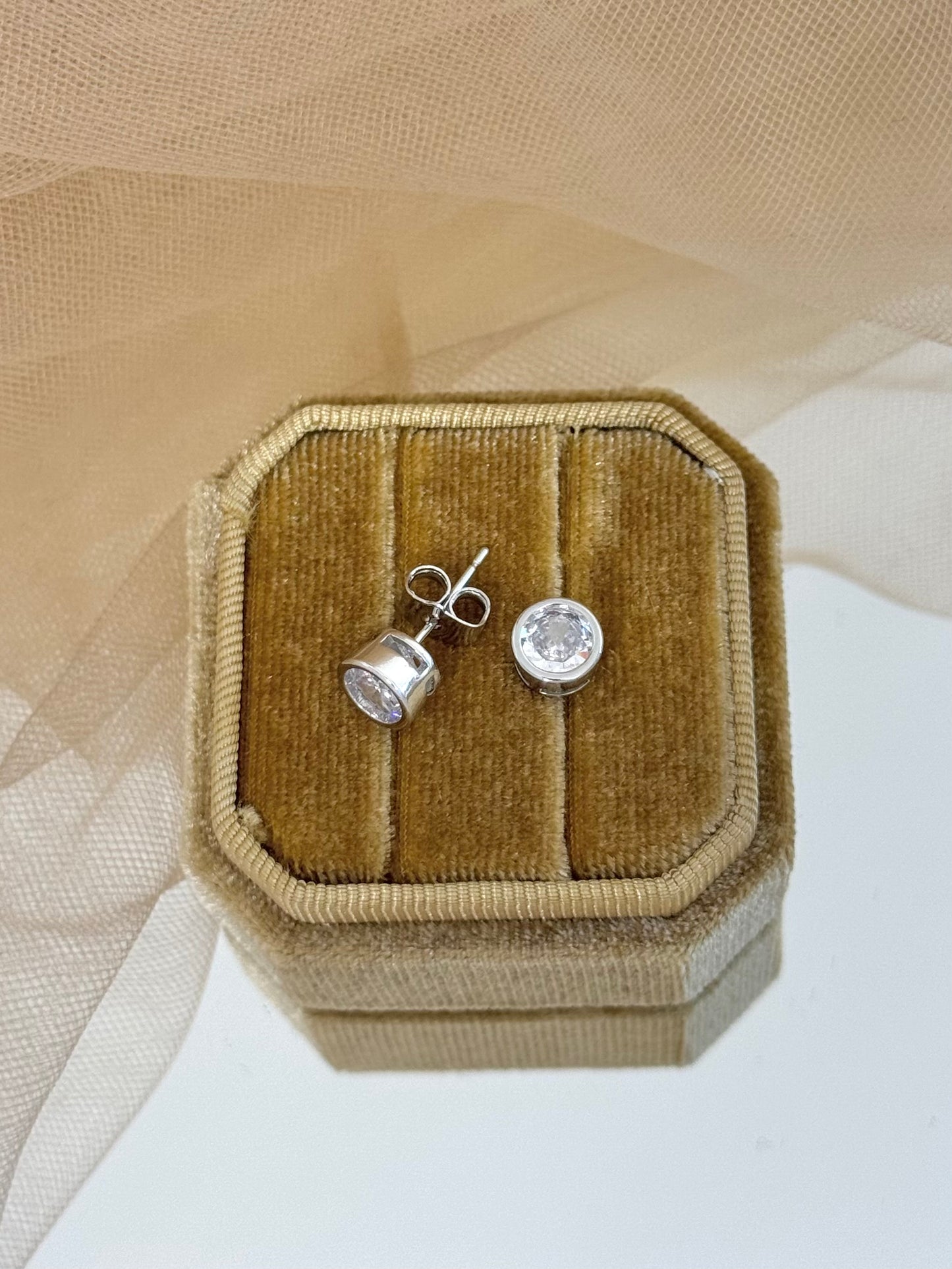 White Gold Earrings 1676