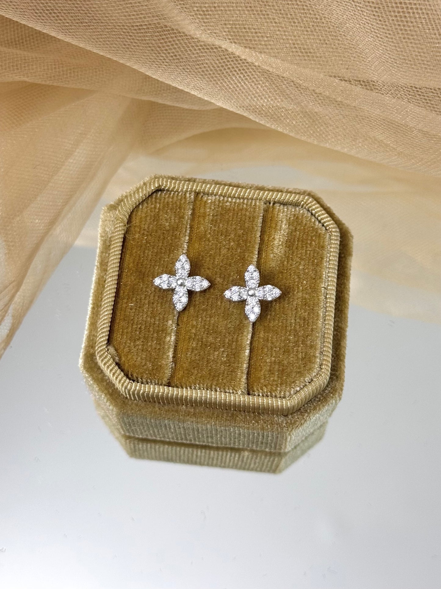 White Gold Earrings 4758