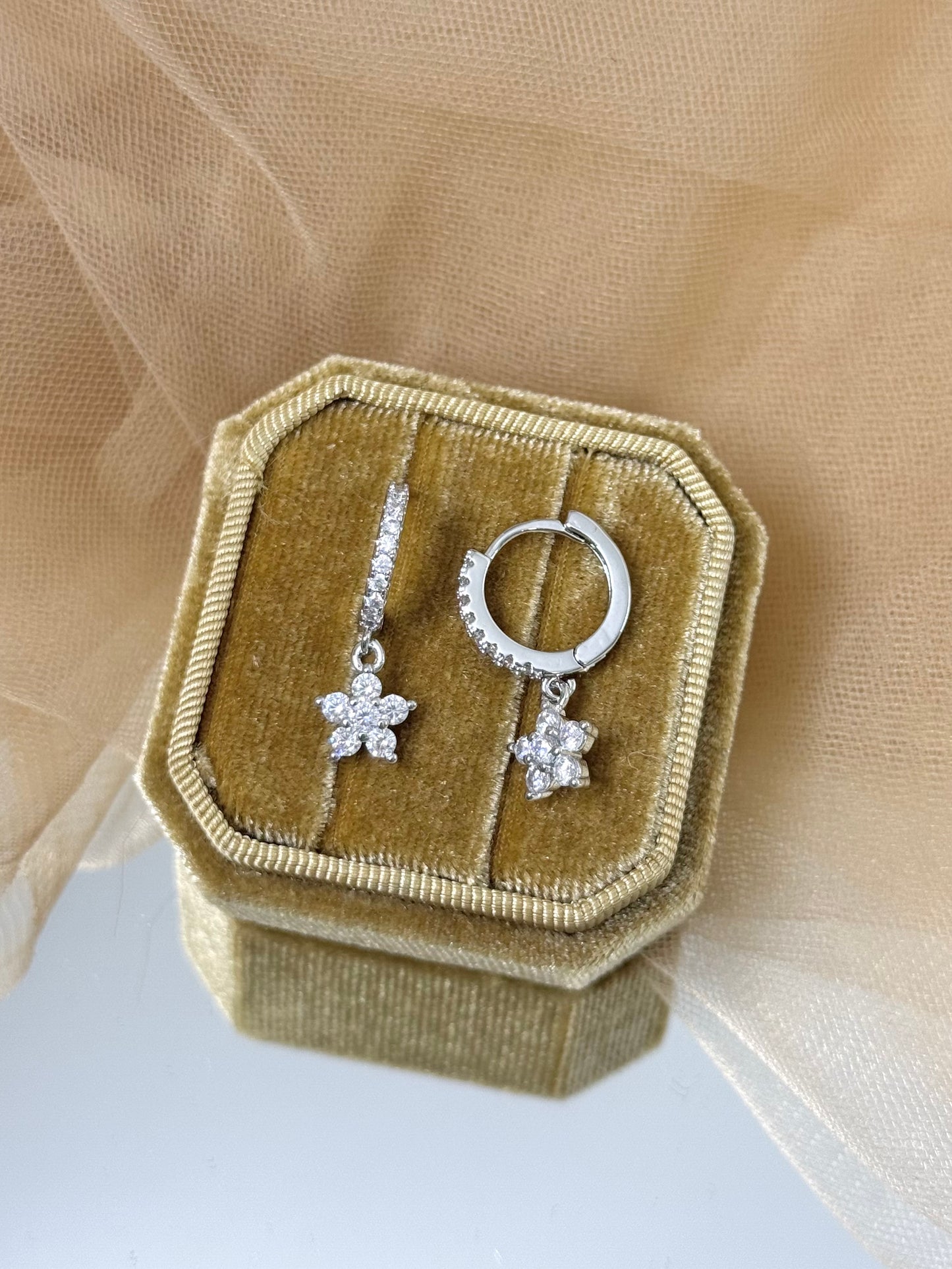 White Gold Earrings 4745