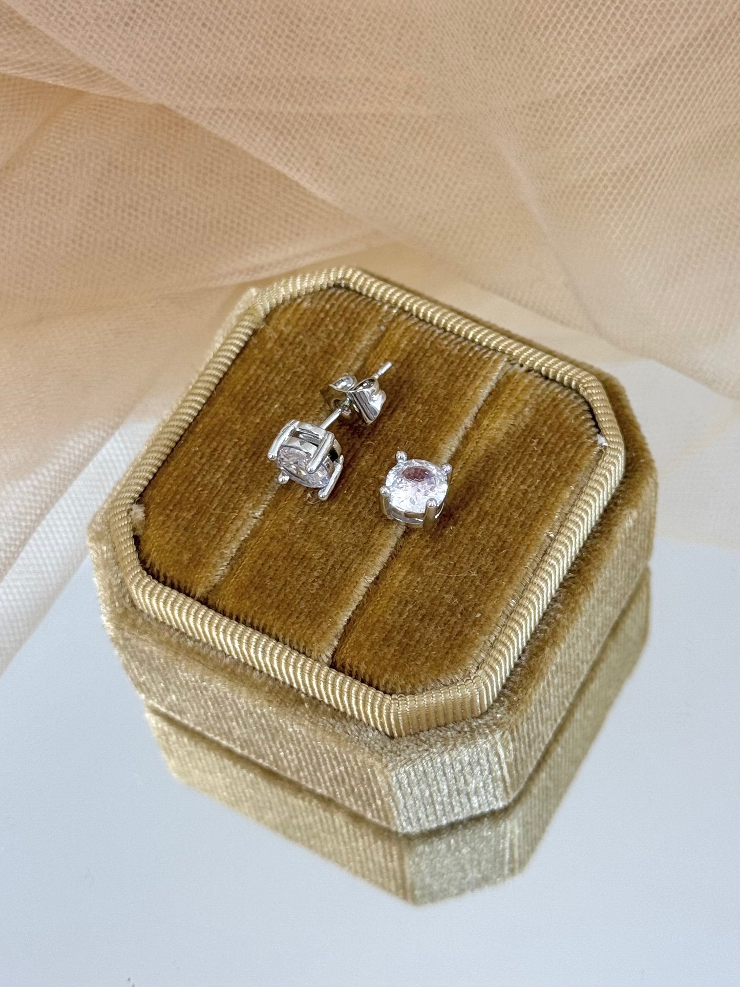 White Gold Earrings 3596