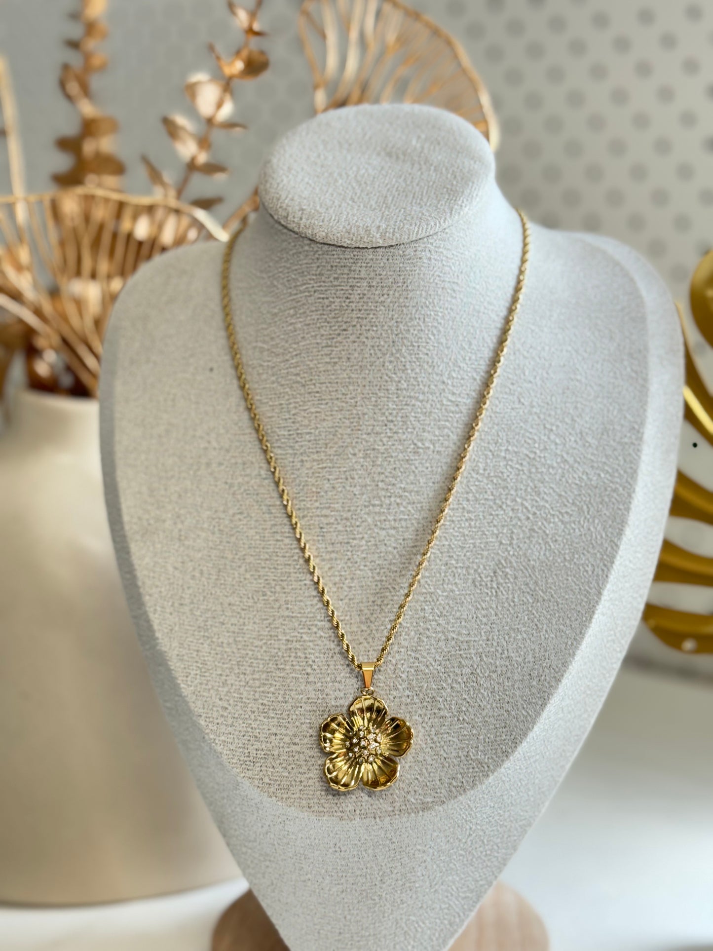 Flora Necklace 101