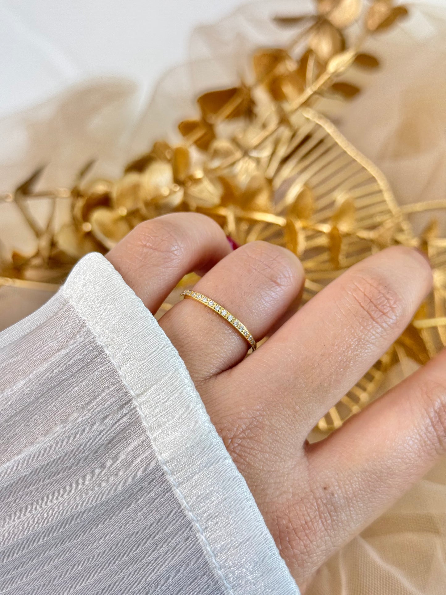 Valeriya in Gold Ring 4228