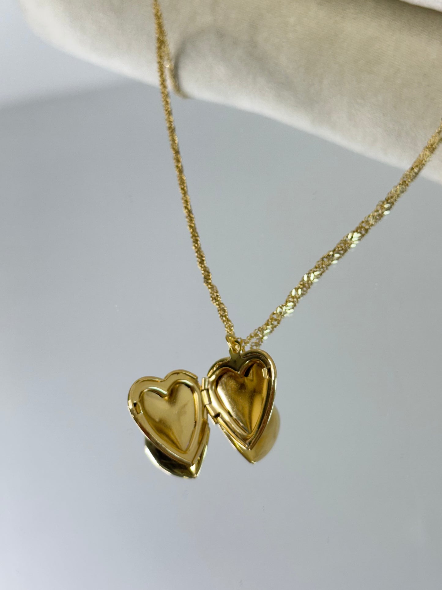 Gold Chain Necklace, Timeless Jewelry, Simple Necklace, Perfect Gift for Her
Elegant Necklace, Dainty Jewelry, Classic Gold Chain, Fashion Accessories
Sleek Necklace, Trendy Jewelry, Lightweight Chain, Stylish Gift Idea
Statement Necklace, Modern Jewelry, Versatile Chain, Women's Fashion Necklace
Luxury Necklace, Hypoallergenic Jewelry, Durable Chain, Non-Tarnish Necklace
Chic Necklace, Birthday Gift, Anniversary Jewelry, Must-Have Accessory
