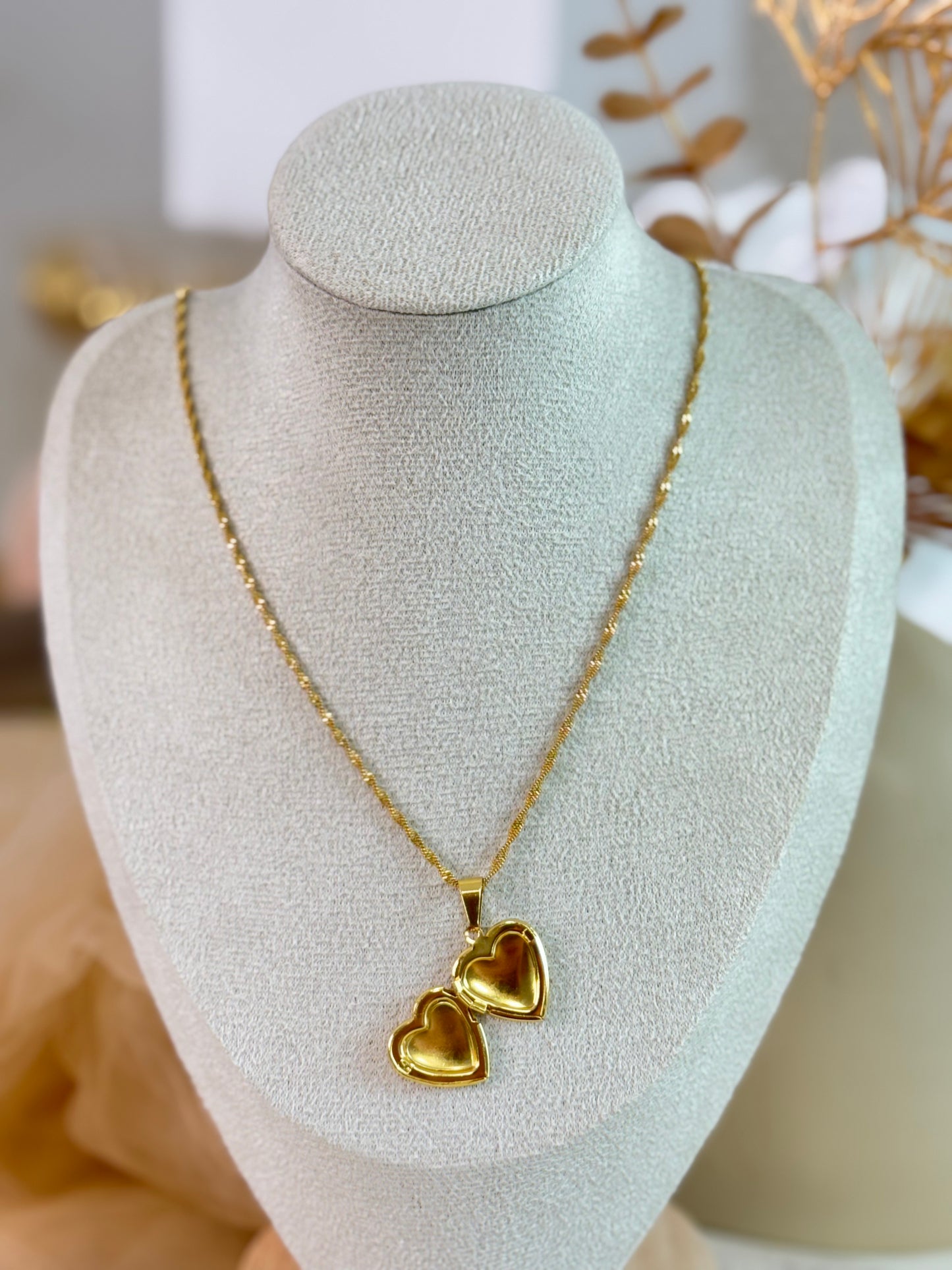 Sarie Locket Necklace 2842