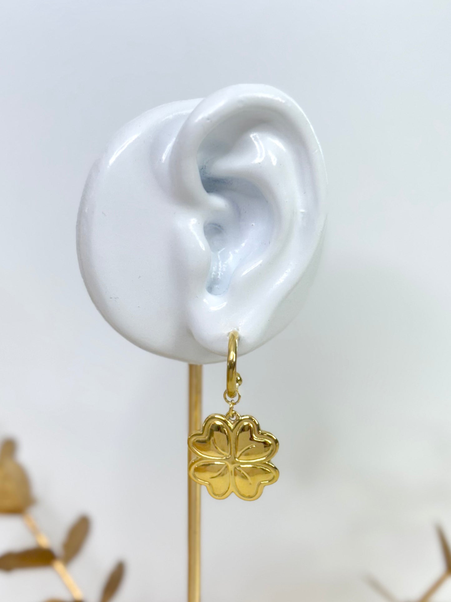 Gold-plated Riley Clover Earrings with a delicate four-leaf design, perfect for everyday elegance, Minimalist clover-shaped earrings with a sleek, modern finish, WaterProof Jewellery, Stainless Jewellery, Gift Ideas Jewellery