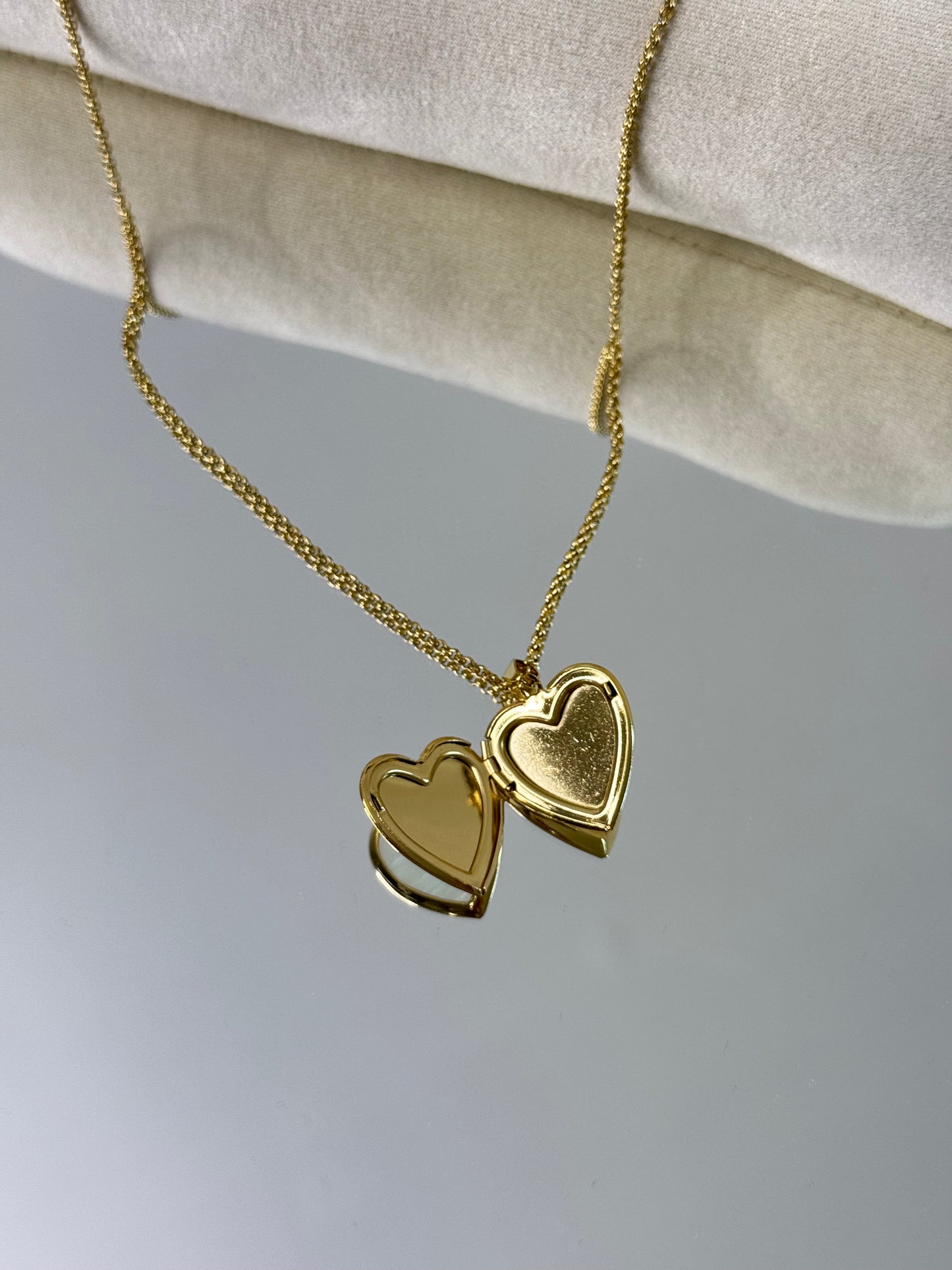 Gold Chain Necklace, Timeless Jewelry, Simple Necklace, Perfect Gift for Her
Elegant Necklace, Dainty Jewelry, Classic Gold Chain, Fashion Accessories
Sleek Necklace, Trendy Jewelry, Lightweight Chain, Stylish Gift Idea
Statement Necklace, Modern Jewelry, Versatile Chain, Women's Fashion Necklace
Luxury Necklace, Hypoallergenic Jewelry, Durable Chain, Non-Tarnish Necklace
Chic Necklace, Birthday Gift, Anniversary Jewelry, Must-Have Accessory