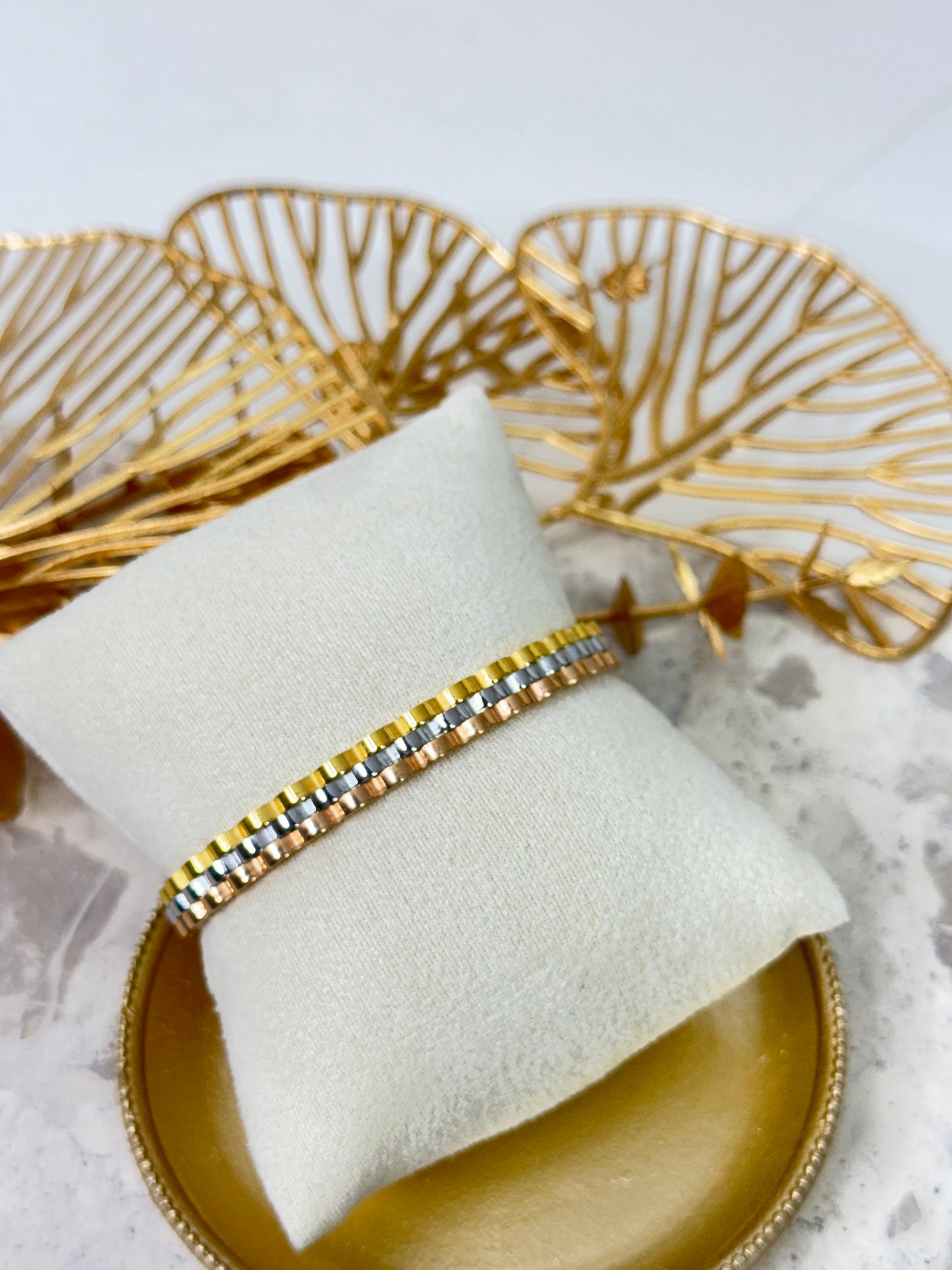 Vina Bangle 646