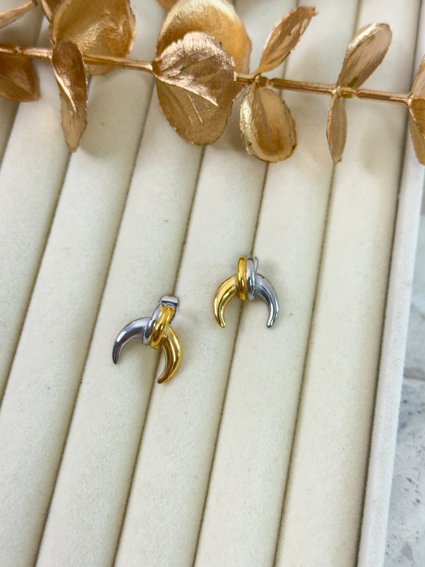 Mona Stud Earrings 1061