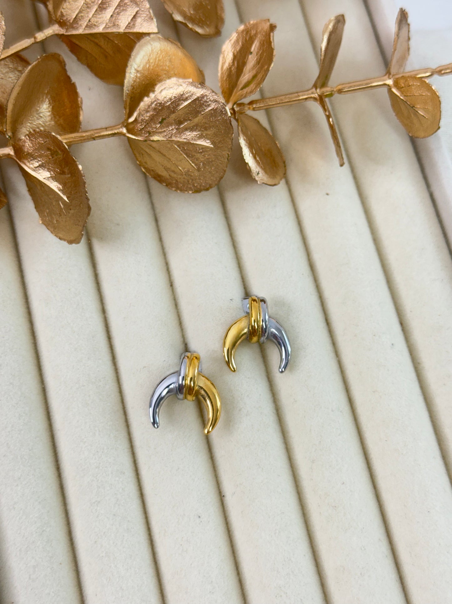 Mona Stud Earrings 1061