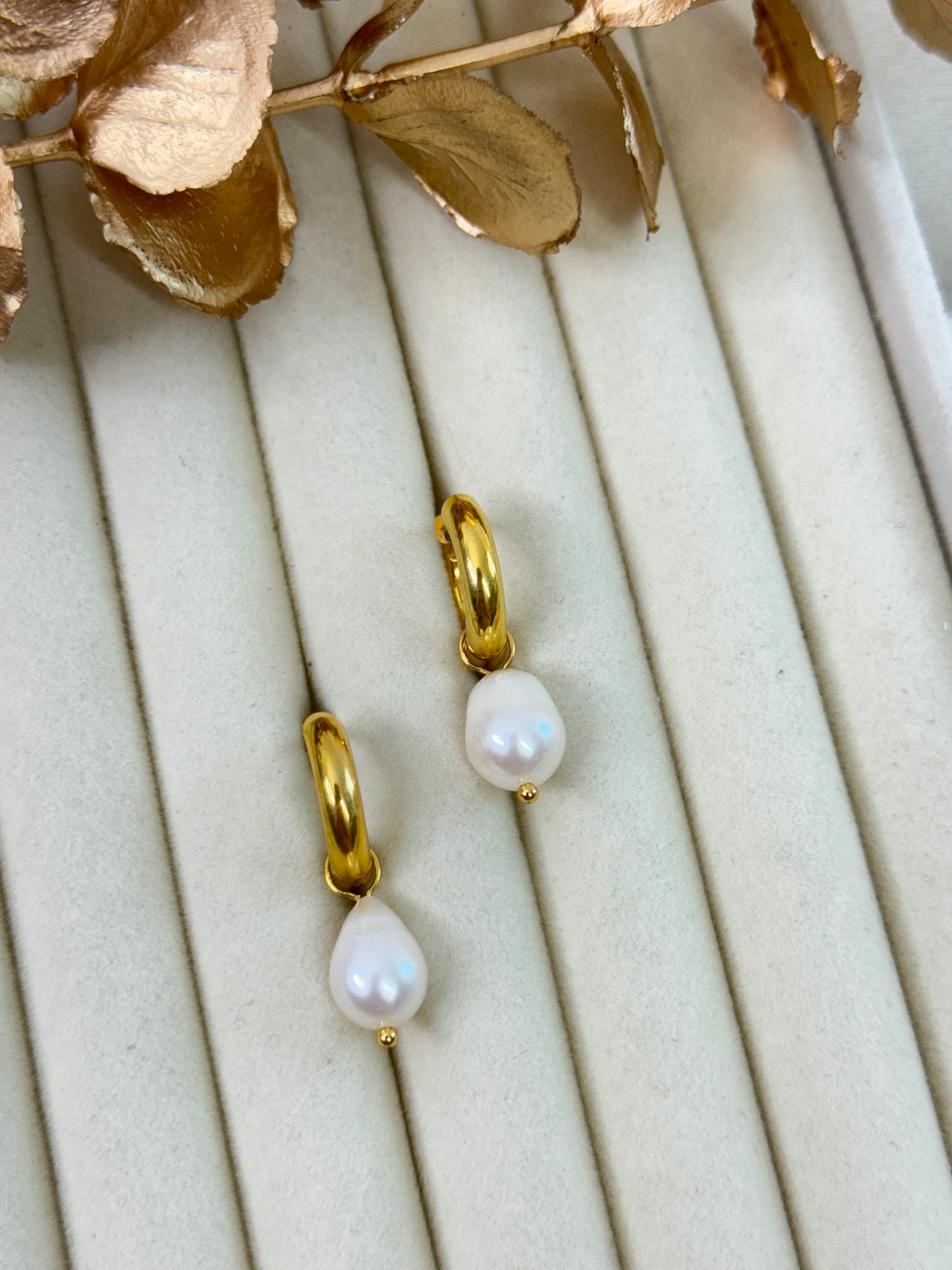 Chloe Pearl Earrings 1074