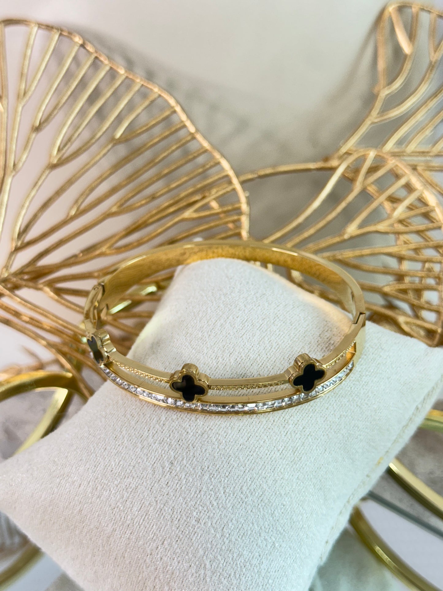 Sandy Clover Bangle 2831