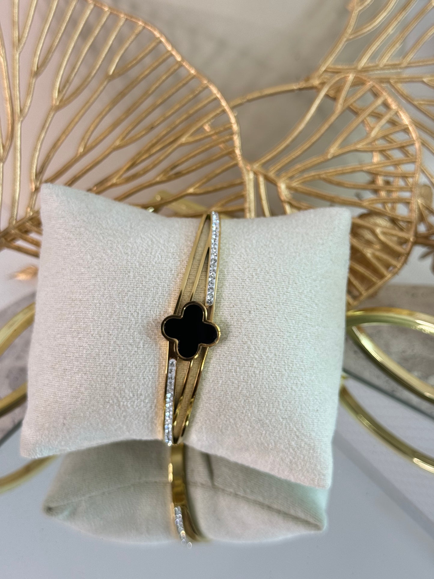 Ily Clover in Black | Bangle 2834
