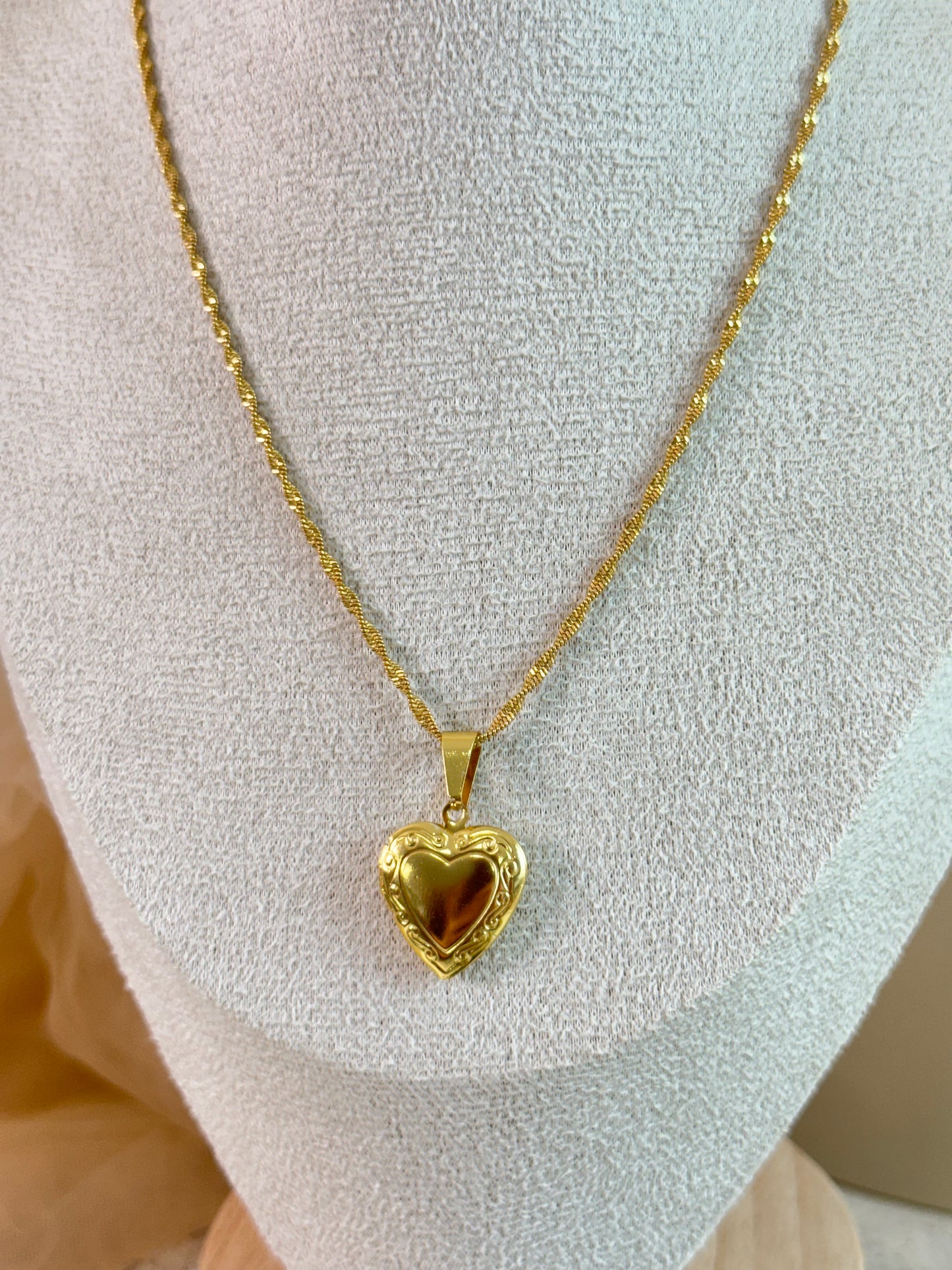 Sarie Locket Necklace 2842