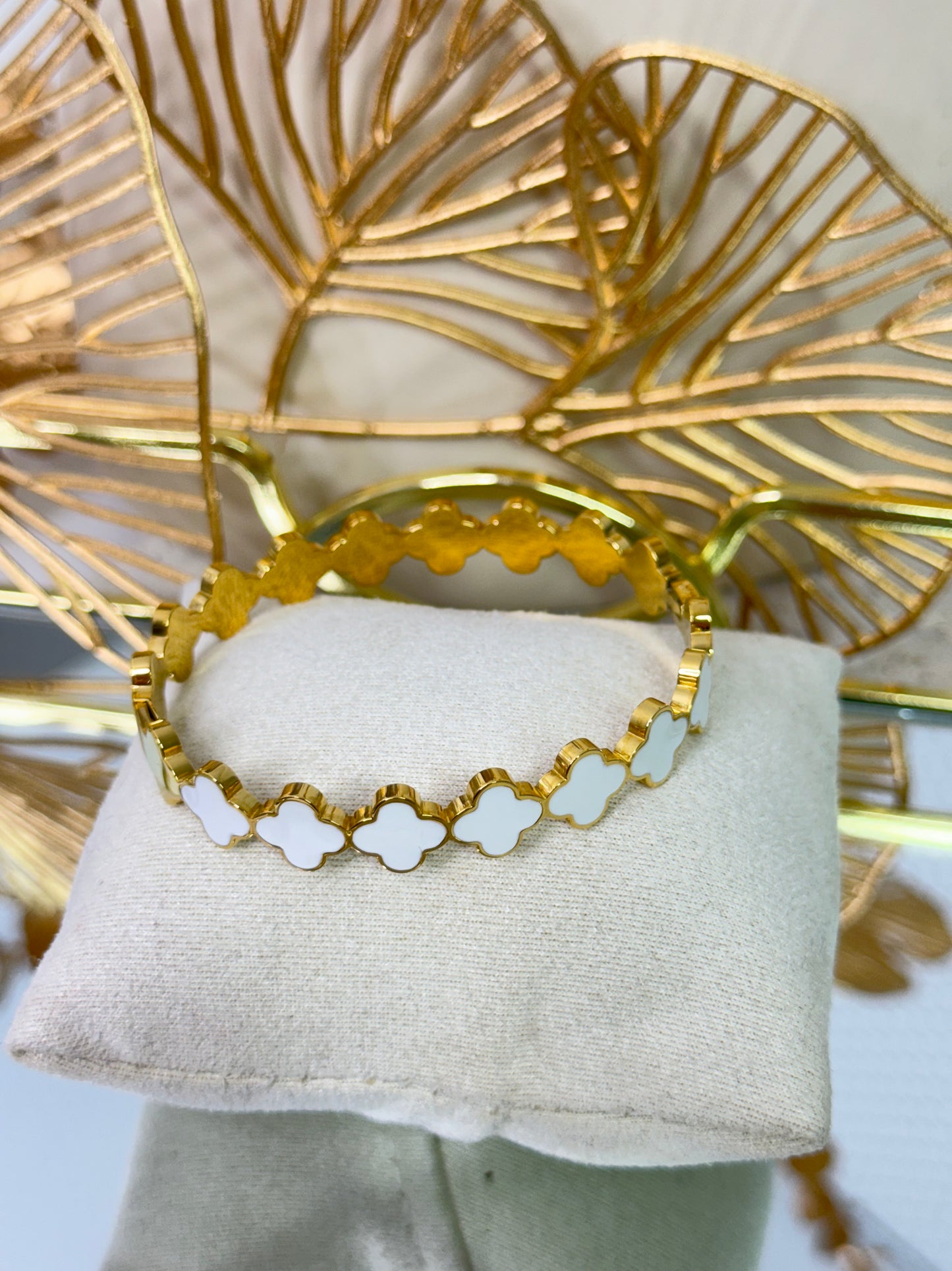 Fia Clover in White | Bangle 3289