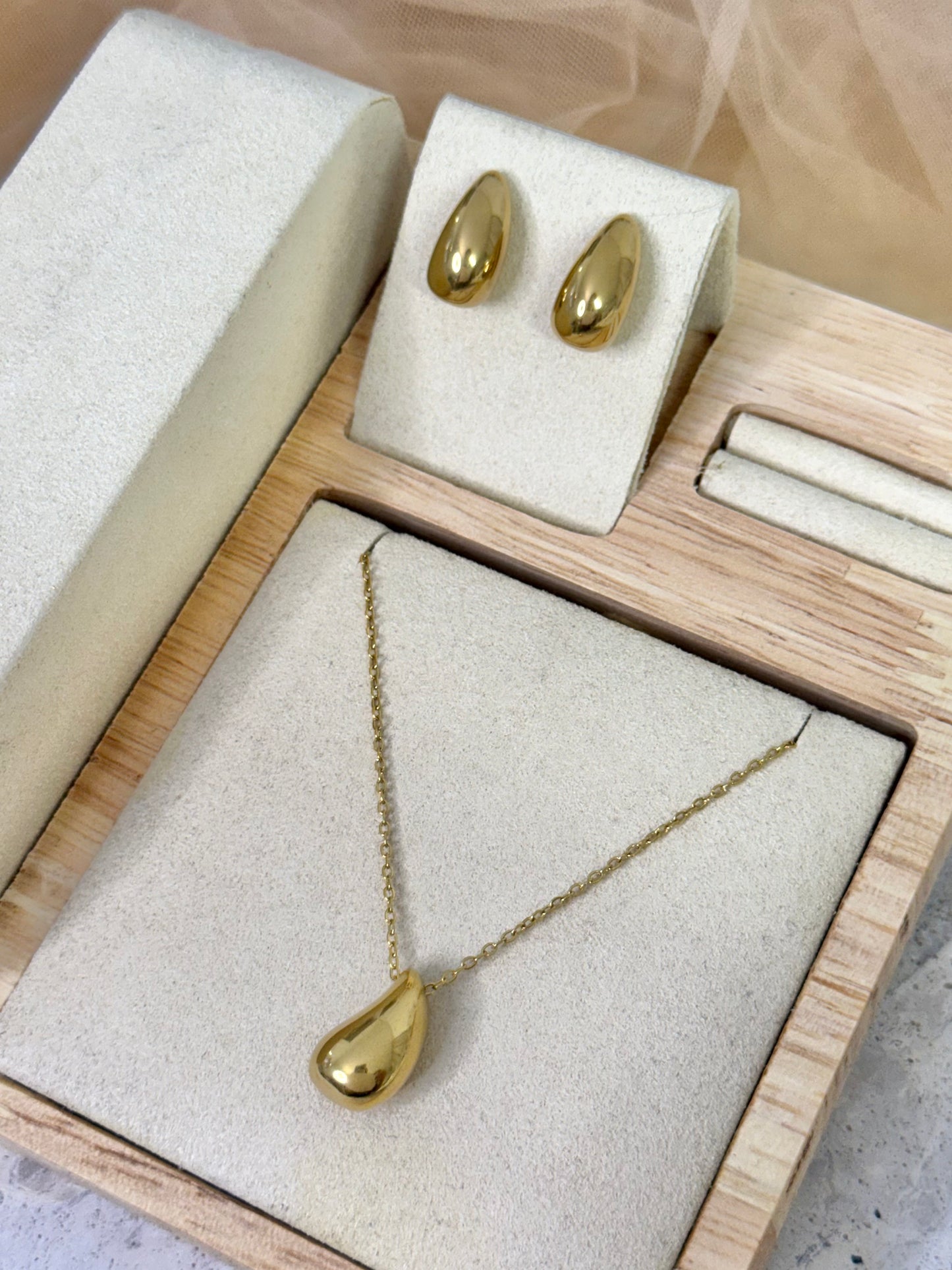 Tear drop shape jewellery, tear drop earrings, tear drop necklace, chunky style jewellery