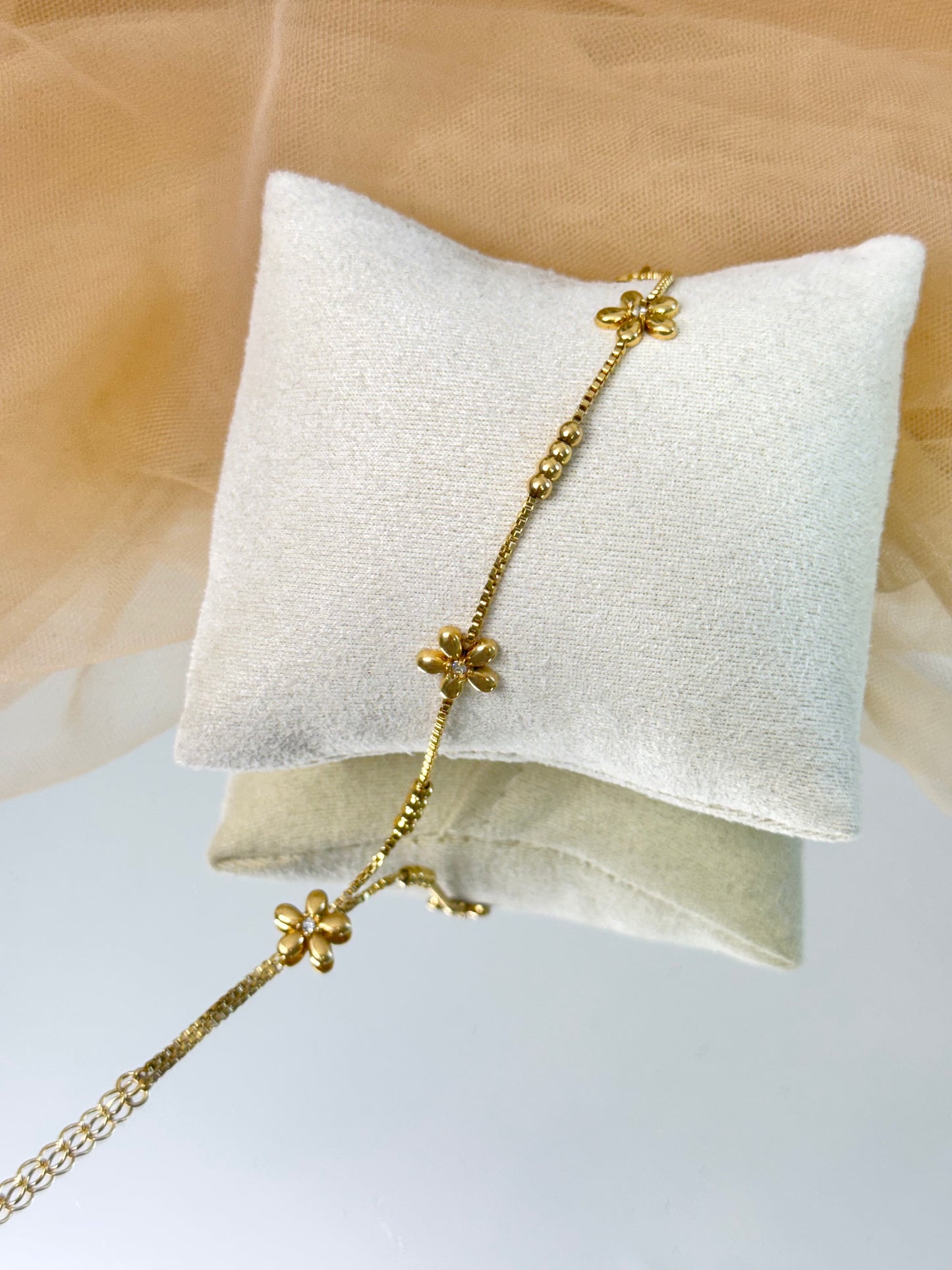 cute bracelet, dainty bracelet, delicate flower design bracelet, flower bracelet, gold bracelet, bracelet for summer