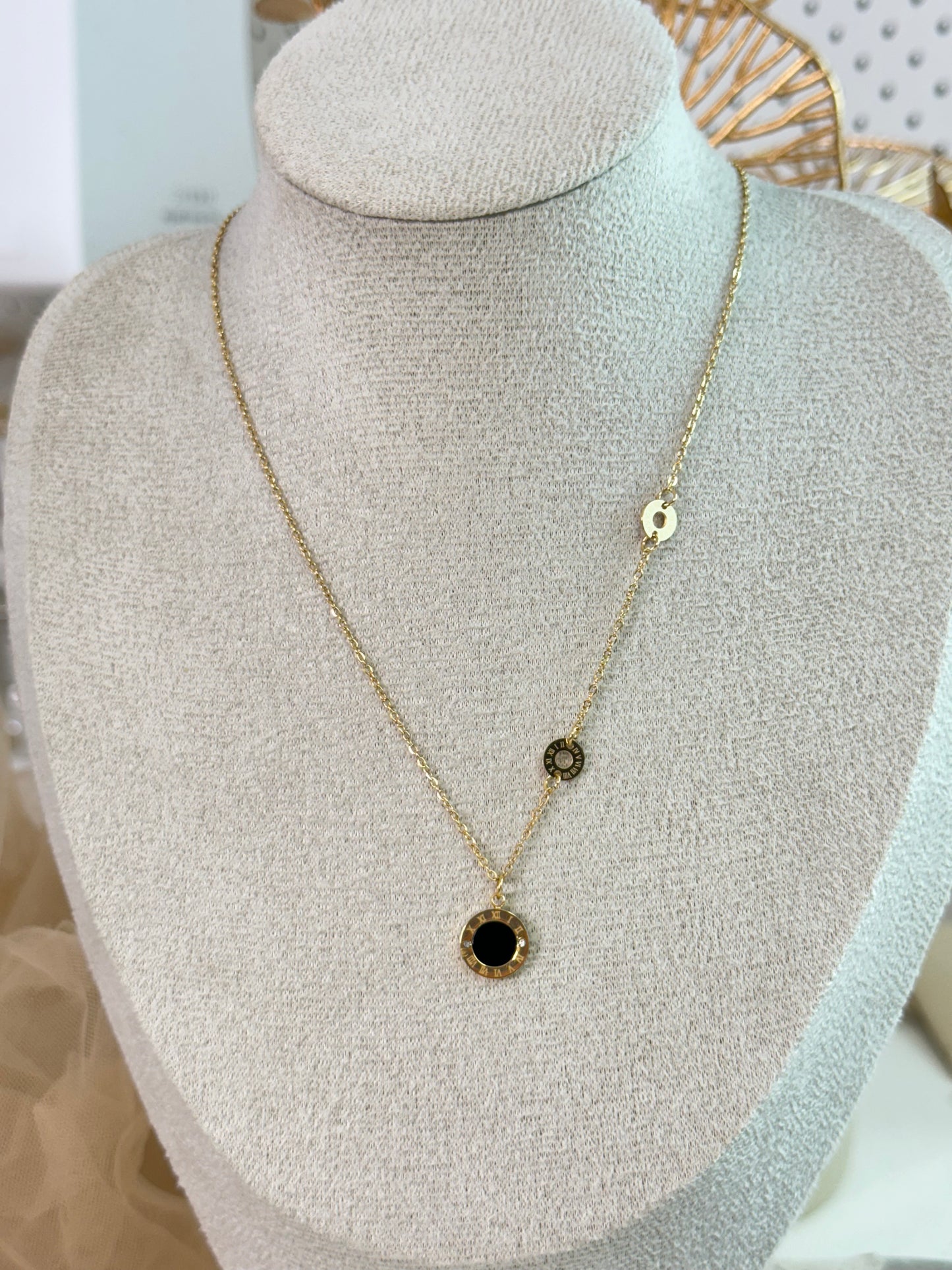 Timeless jewellery, Simple_Necklace_Perfect_Gift_for_Her_Elegant_Necklace_Dainty_Jewelry_Classic_Gold_Chain_Fashion_Accessories_Sleek_Necklace_Trendy_Jewellery_Lightweight_Chain_Stylish_Gift_Idea_Statement_Necklace_Modern_Jewellery_Versatile necklace, black pendant necklace, black neckalce
