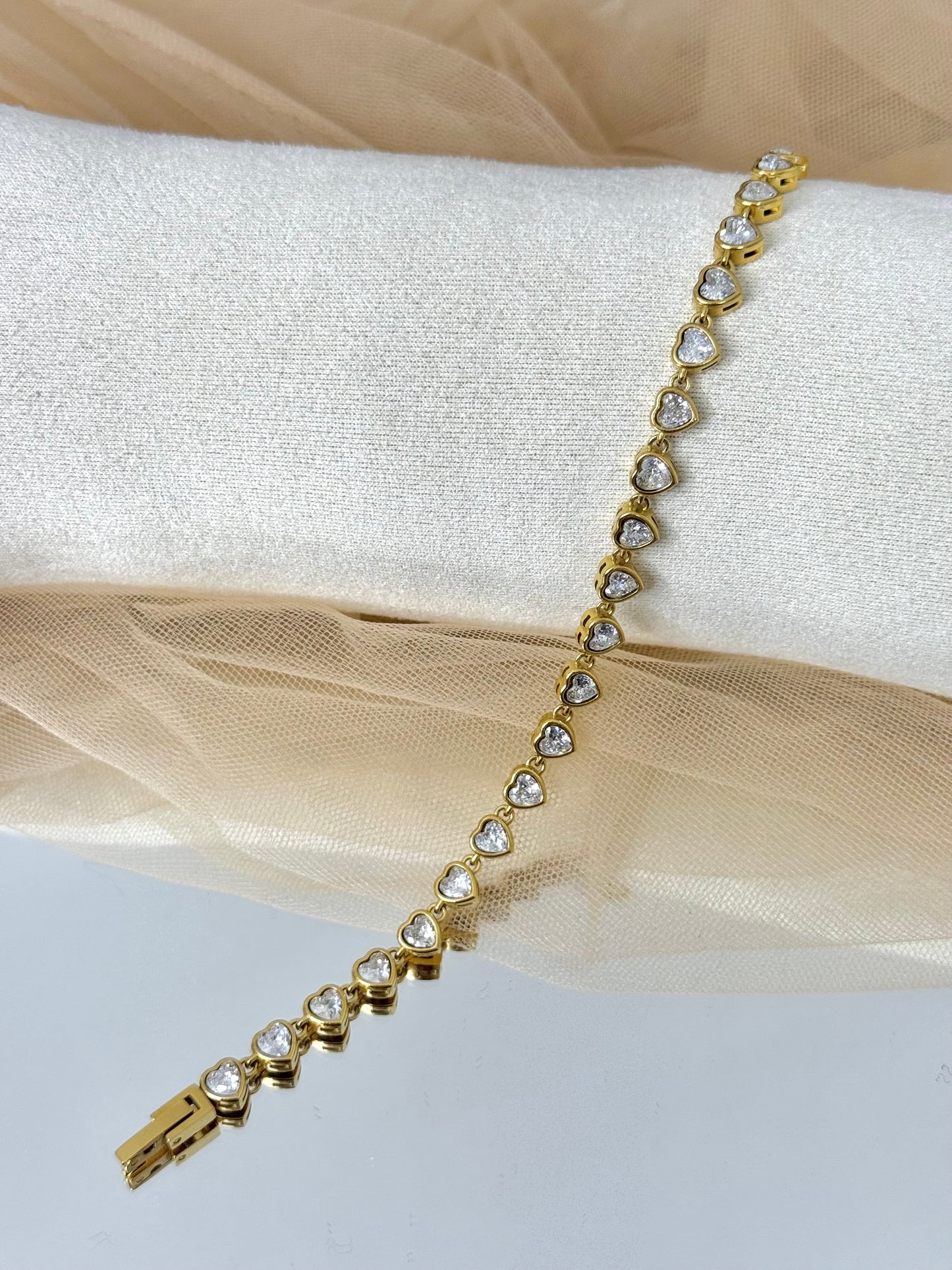 timeless jewellery, perfect gift for her, elegant bracelet, charm bracelet, best gift for her, classic gold chain bracelet, stylish gift, statement bracelet, versatile bracelet, bracelet Australia, gold bracelet, lucky charm, cute bracelet, heart design bracelet