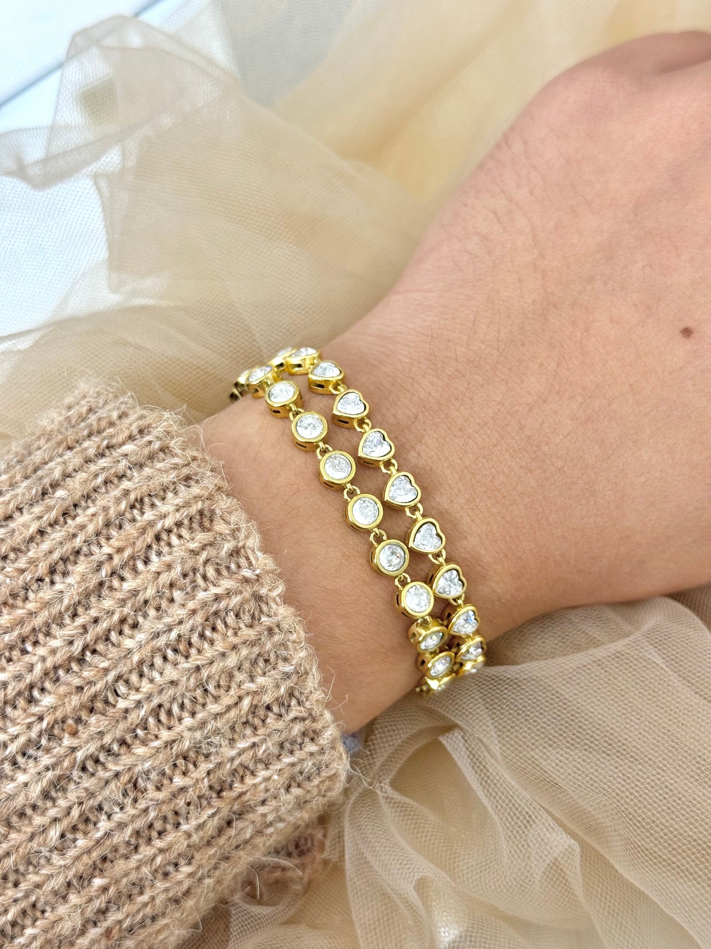 timeless jewellery, perfect gift for her, elegant bracelet, charm bracelet, best gift for her, classic gold chain bracelet, stylish gift, statement bracelet, versatile bracelet, bracelet Australia, gold bracelet, lucky charm, cute bracelet, round stones design bracelet, stone bracelet with stones