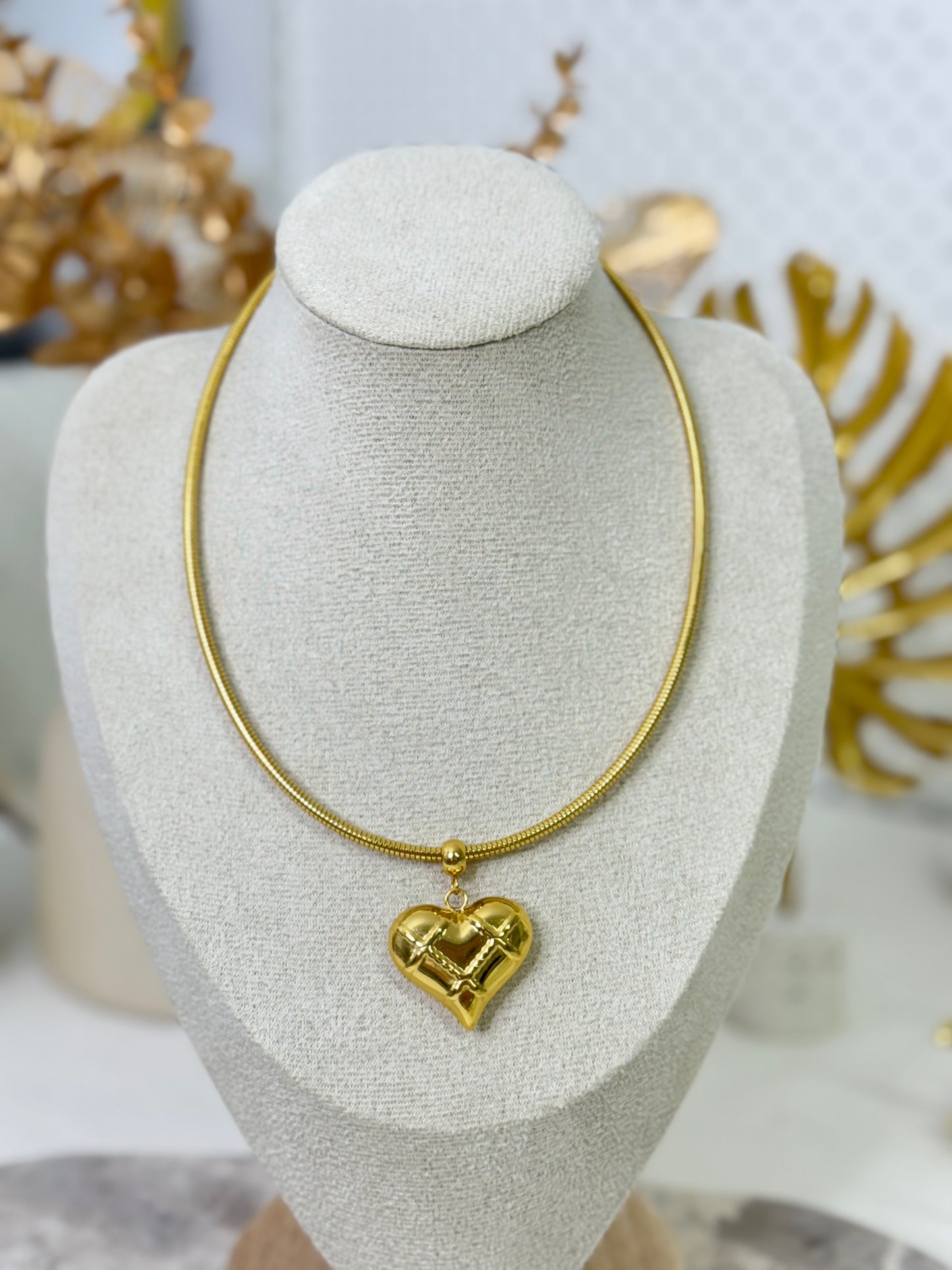 Timeless jewellery, Simple_Necklace_Perfect_Gift_for_Her_Elegant_Necklace_Dainty_Jewelry_Classic_Gold_Chain_Fashion_Accessories_Sleek_Necklace_Trendy_Jewellery_Lightweight_Chain_Stylish_Gift_Idea_Statement_Necklace_Modern_Jewellery_Versatile necklace, heart necklace, heart pendant necklace, bold pendant
