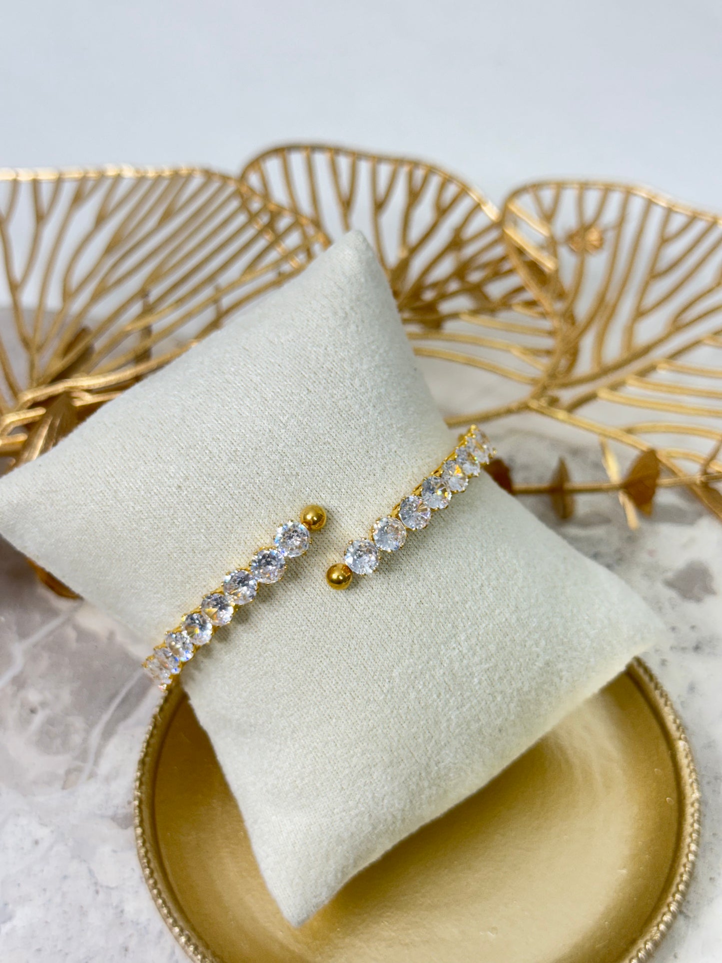timeless jewellery, perfect gift for her, elegant jewellery, dainty jewellery, simple jewellery, classic gold bracelet, fashion accessories, sleek jewellery, trendy jewellery, lightweight bracelet, stylish jewellery, simple bracelet, tennis bangle