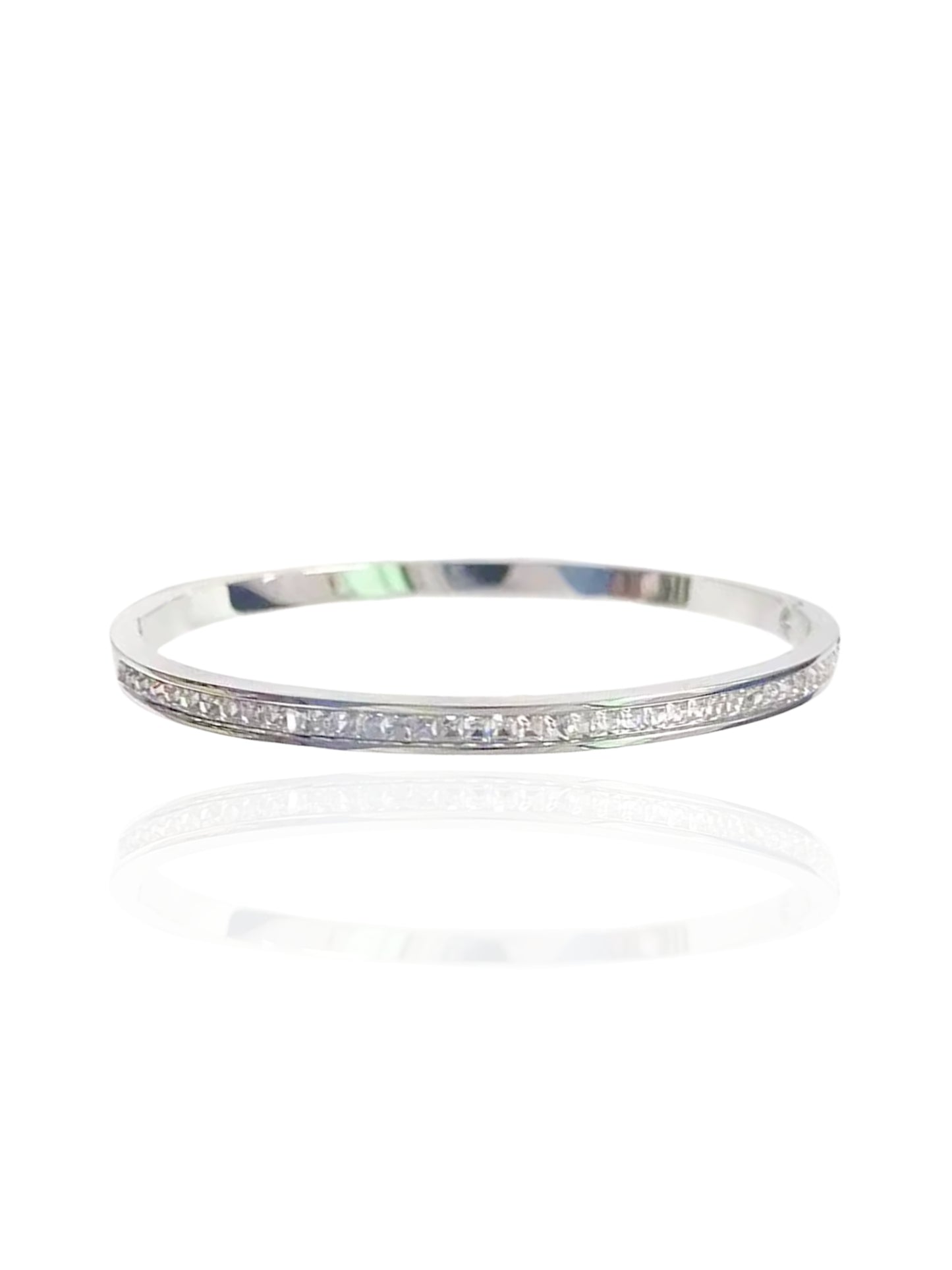 timeless jewellery, perfect gift for her, elegant jewellery, silver bracelet, charm bracelet, dainty jewellery, simple jewellery, fashion accessories, sleek jewellery, trendy jewellery, lightweight bangle, stylish jewellery, simple bangle, classic gold bangle, bangle with stones, heart design bangle, classic bangle, intricate design bangle, perfect gift for her, best gift for her, classic gold chain bangle, stylish gift, statement bracelet, versatile bracelet, bracelet Australia