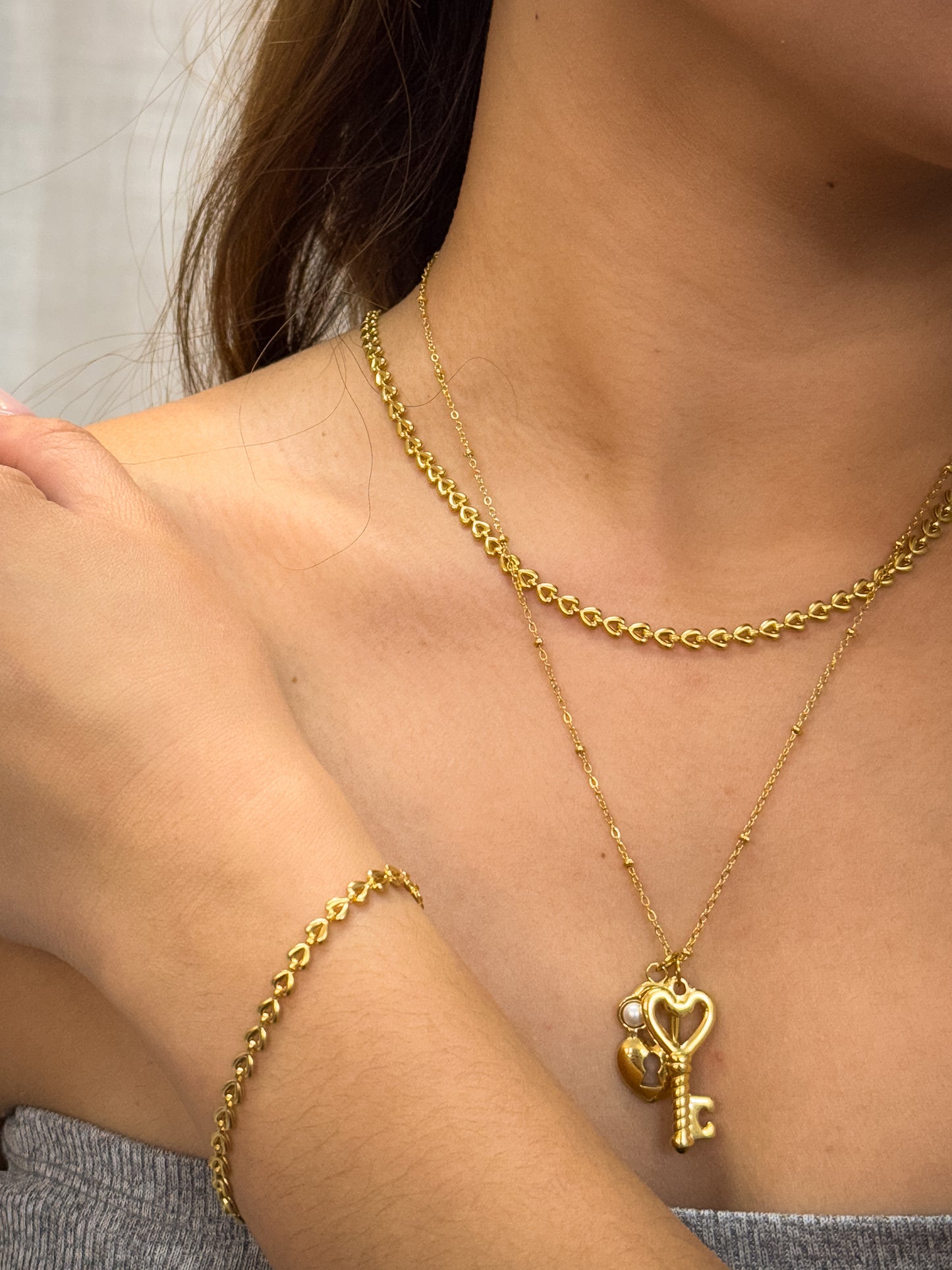 gold bracelet, minimalist, formal wear, jewellery for occasion, gift idea for her, cute bracelet, dainty bracelet, elegant bracelet, heart bracelet
